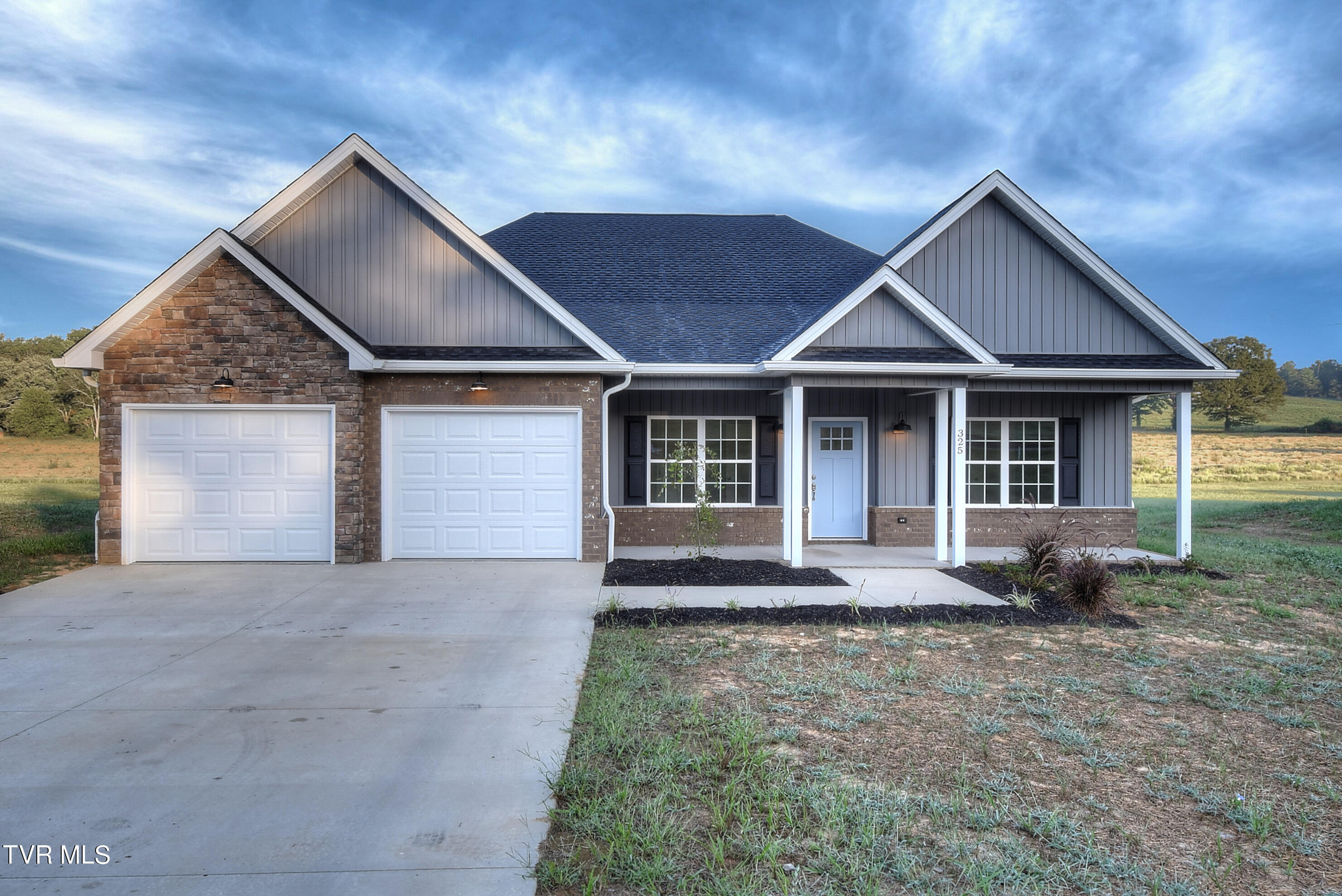 325 Greenwood Road Property Photo