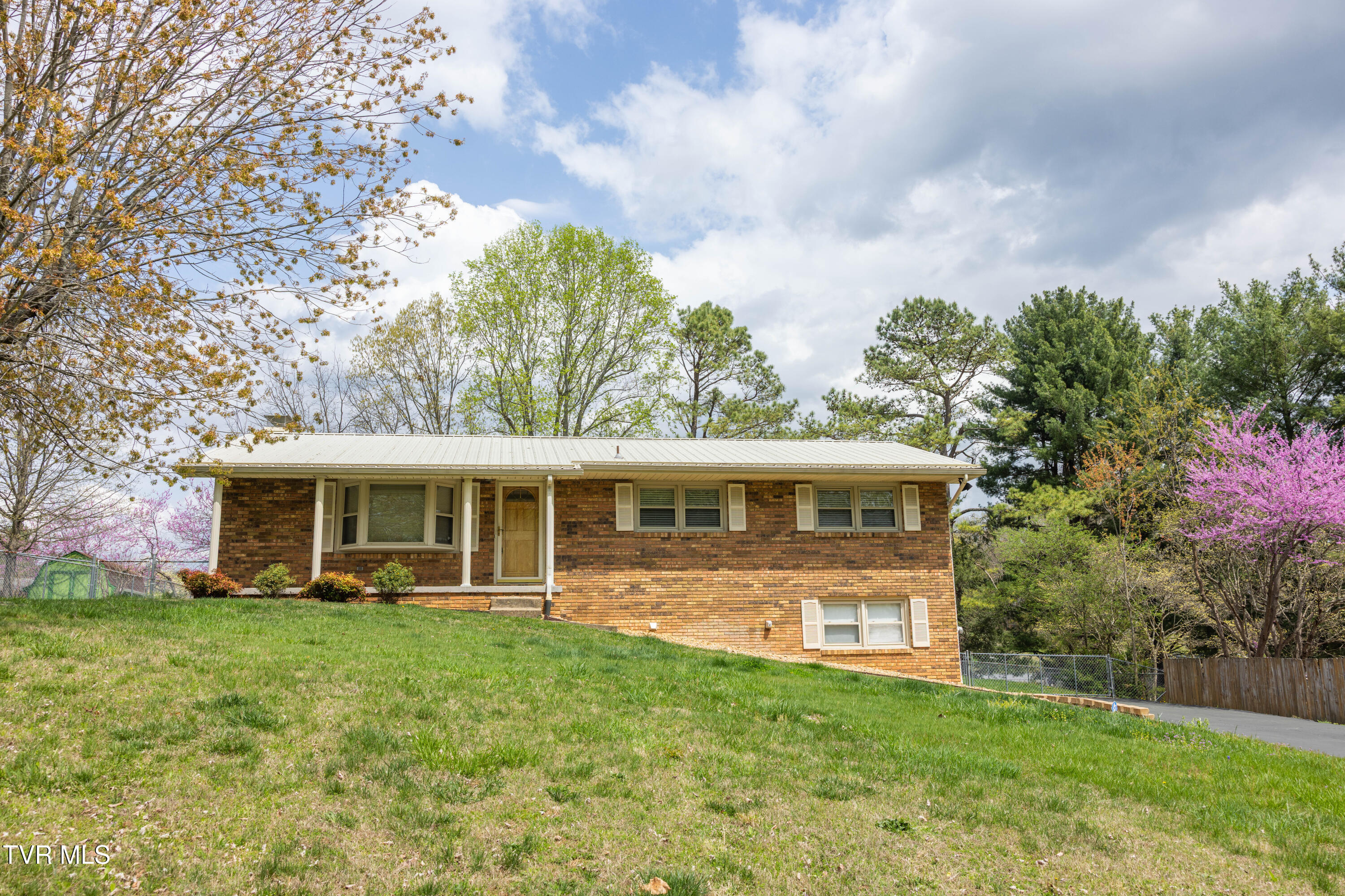 320 Bell Street Property Photo