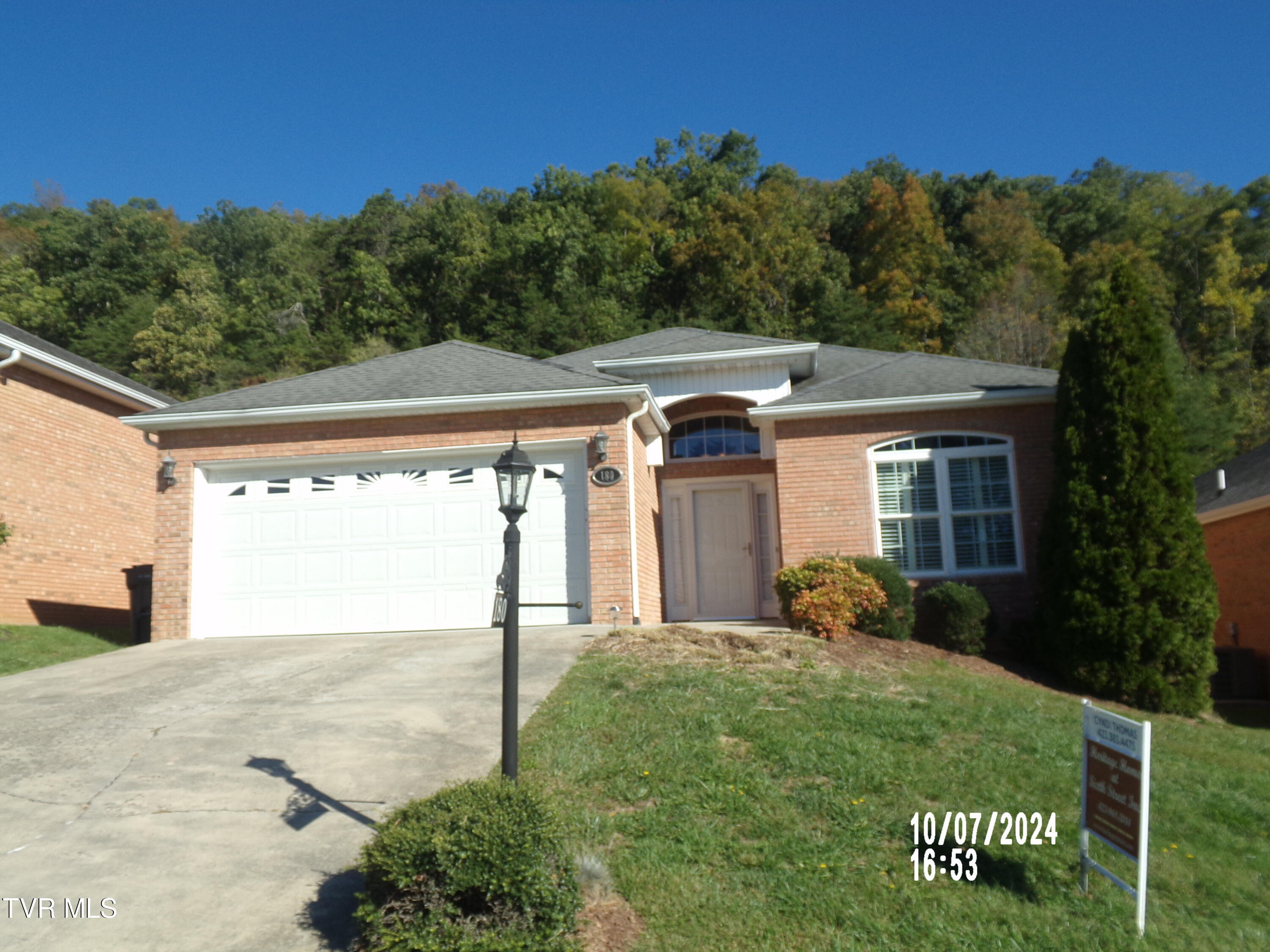 180 Apple Lake Drive Property Photo