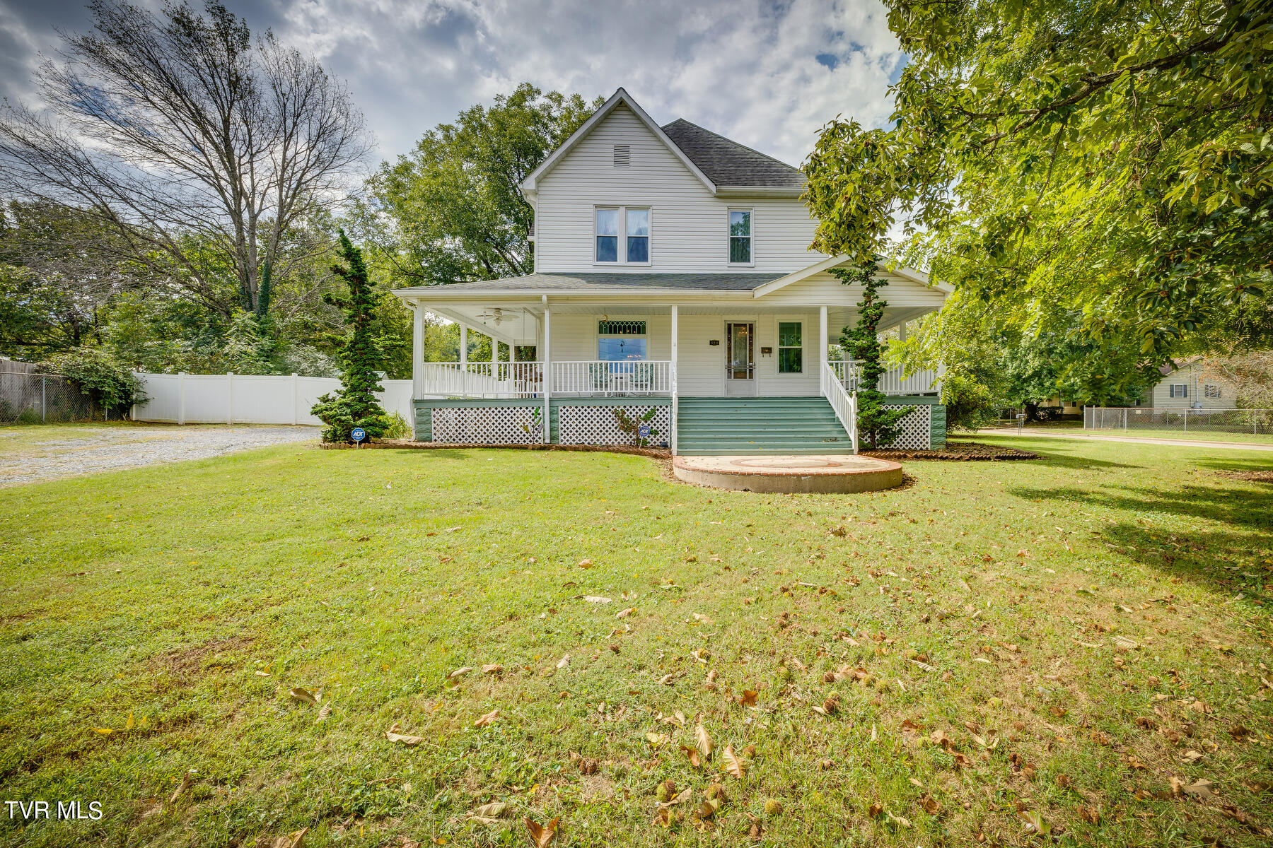 604 Maple Street Property Photo