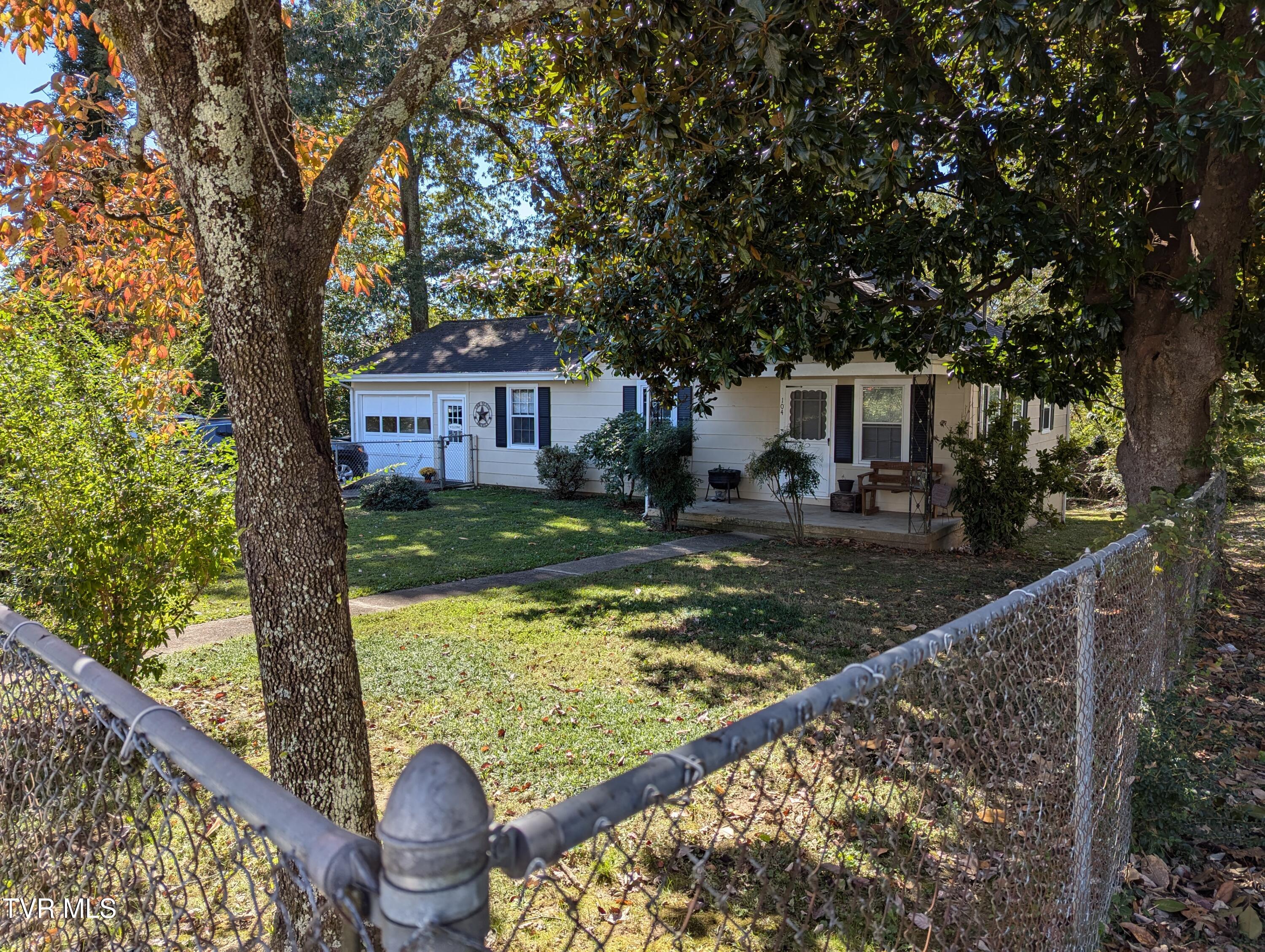 104 Tennessee Drive Property Photo 2