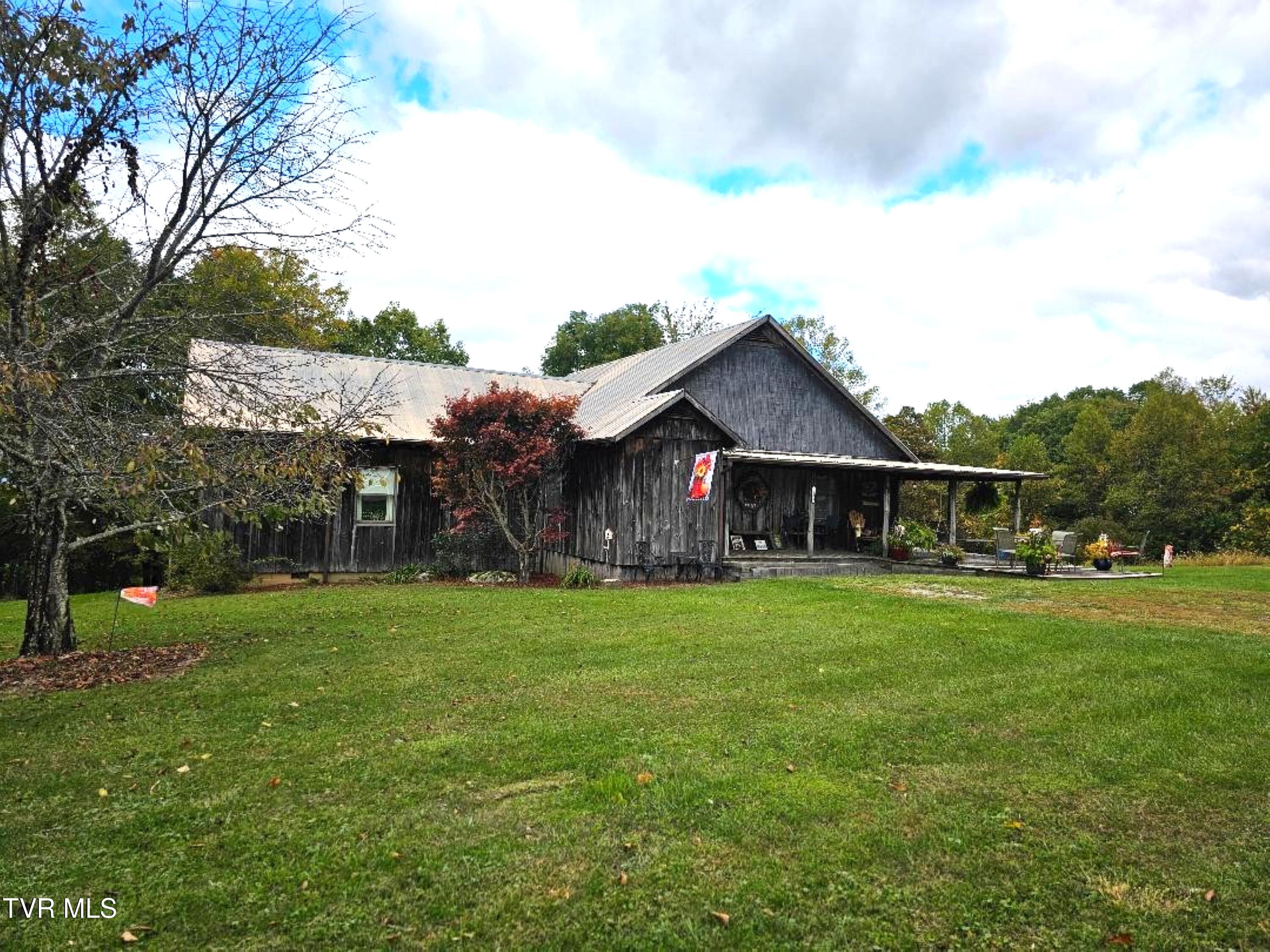 7503 Strawberry Mountain Road Property Photo 1