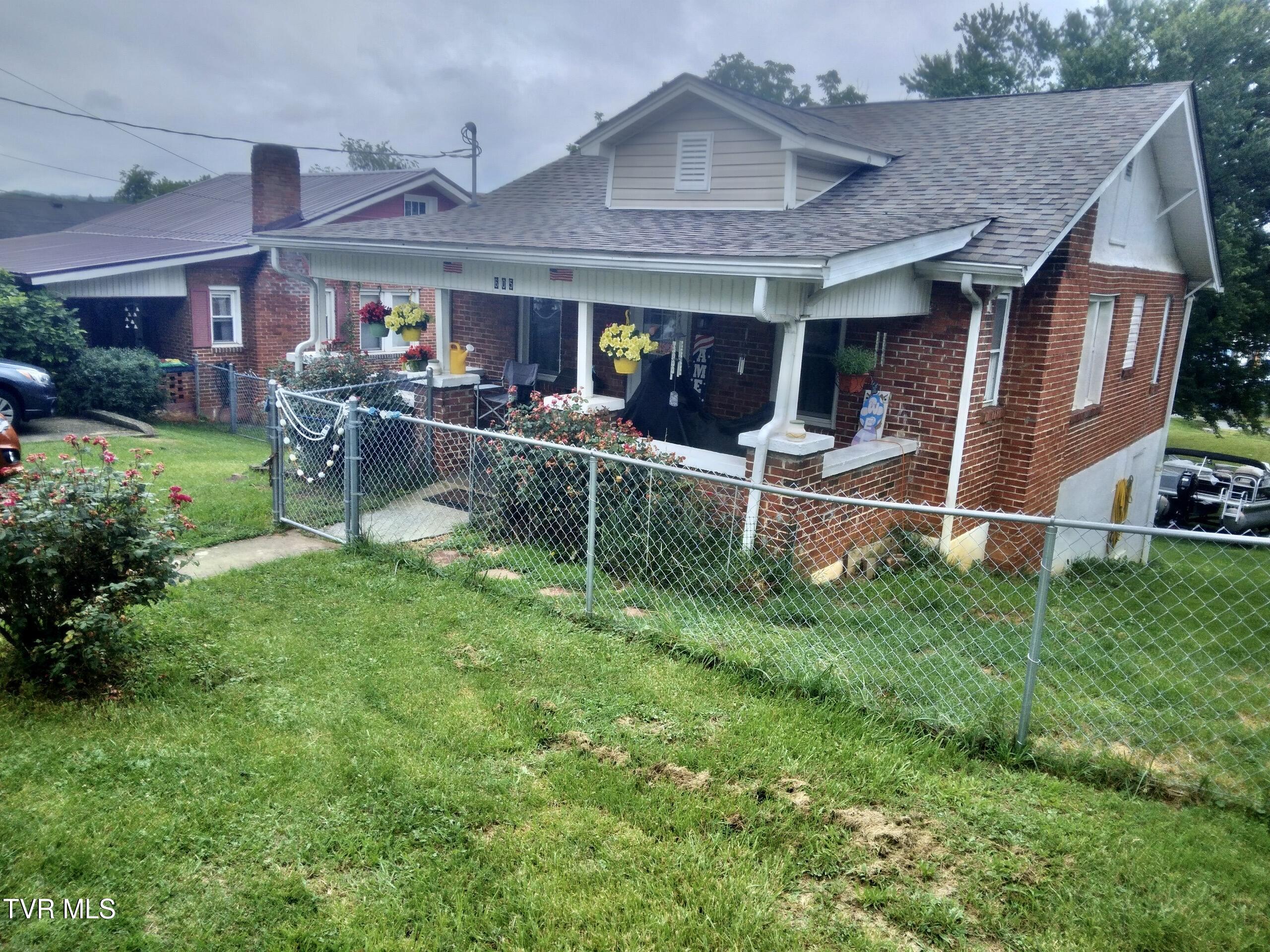 605 Beechwood Drive Drive Property Photo 2