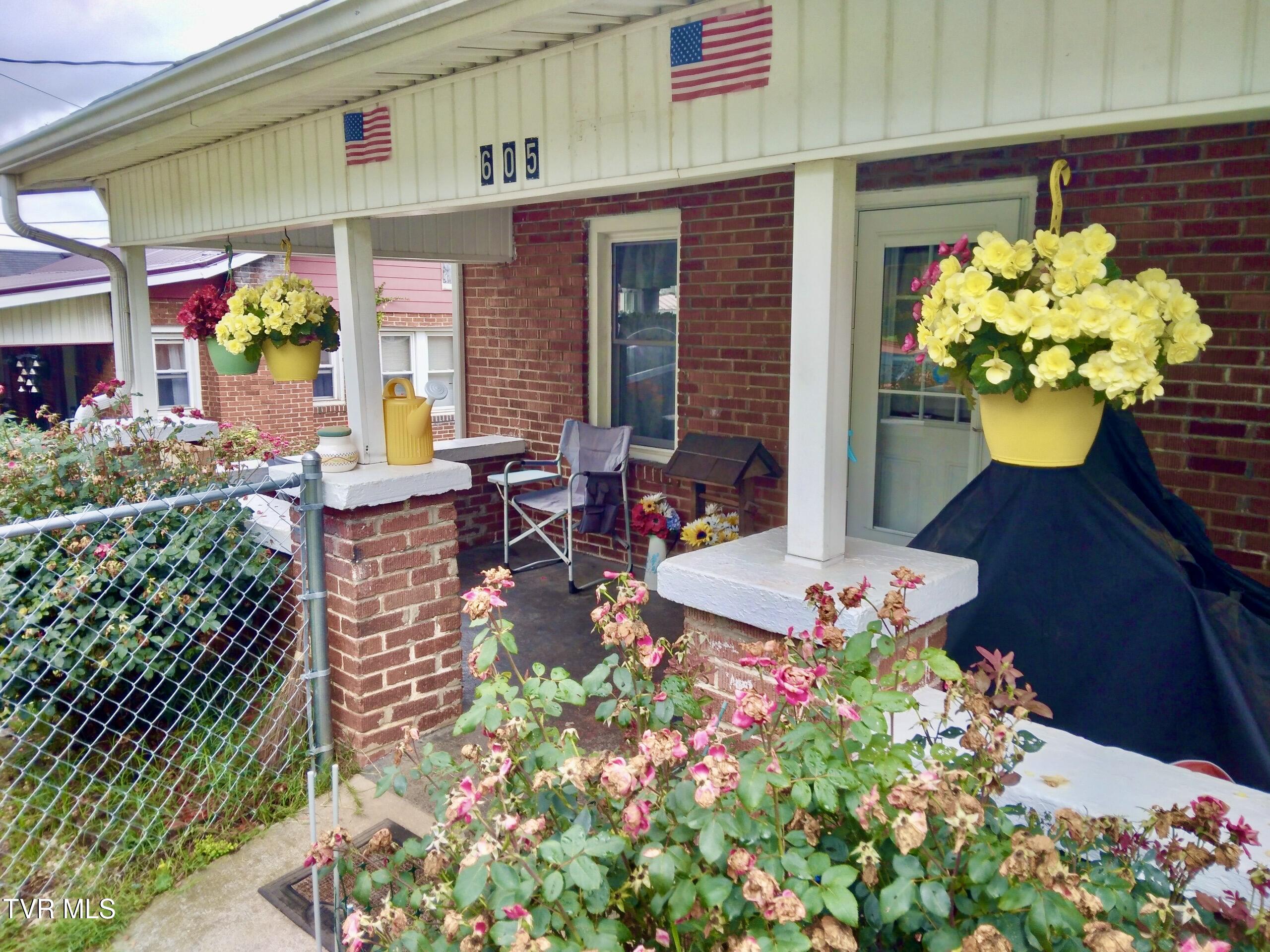605 Beechwood Drive Drive Property Photo 4