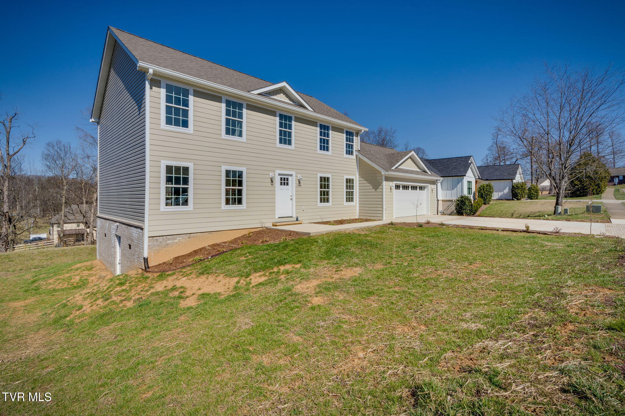1076 Willow Springs Drive Property Photo 3