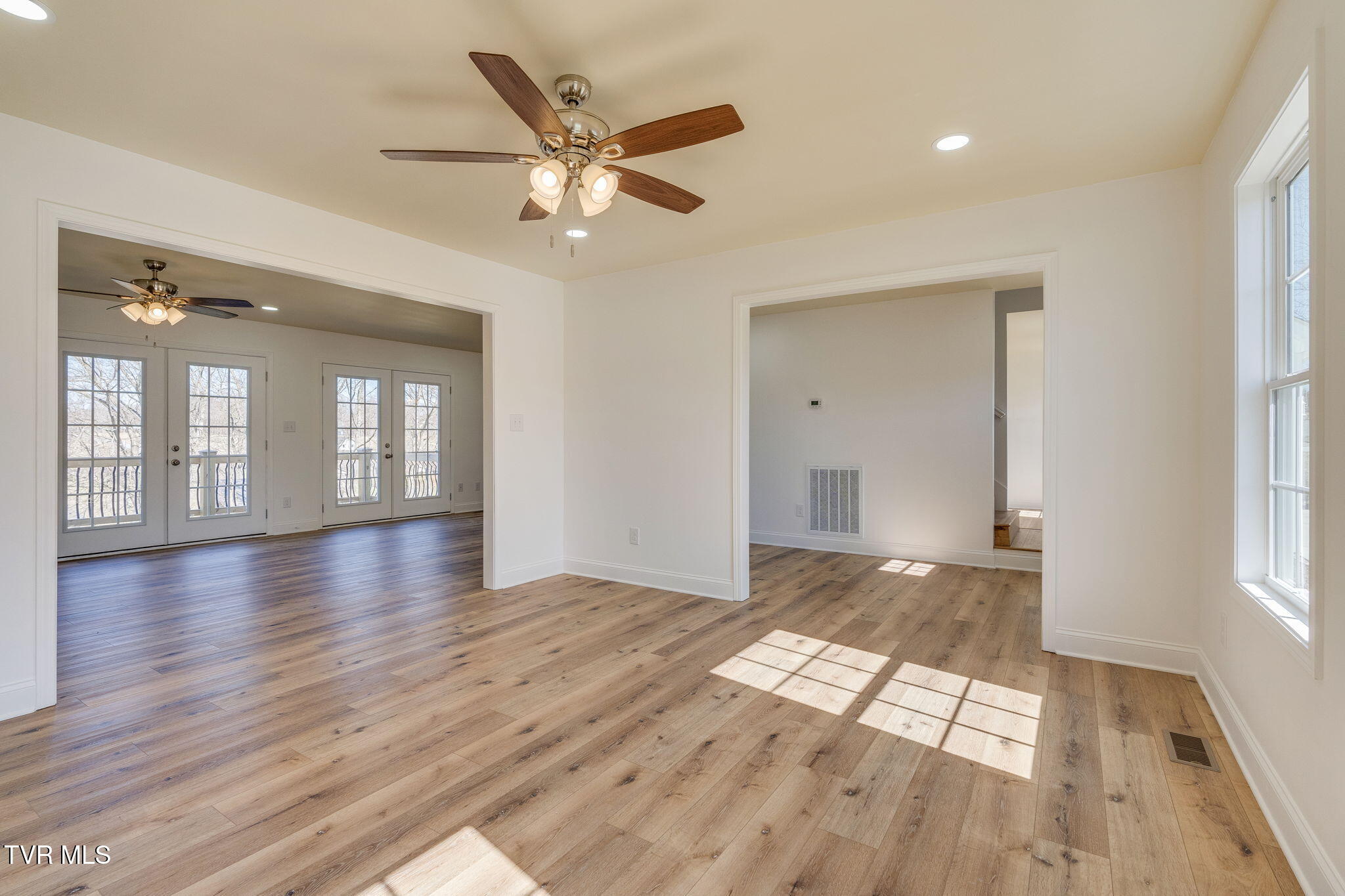 1076 Willow Springs Drive Property Photo 8