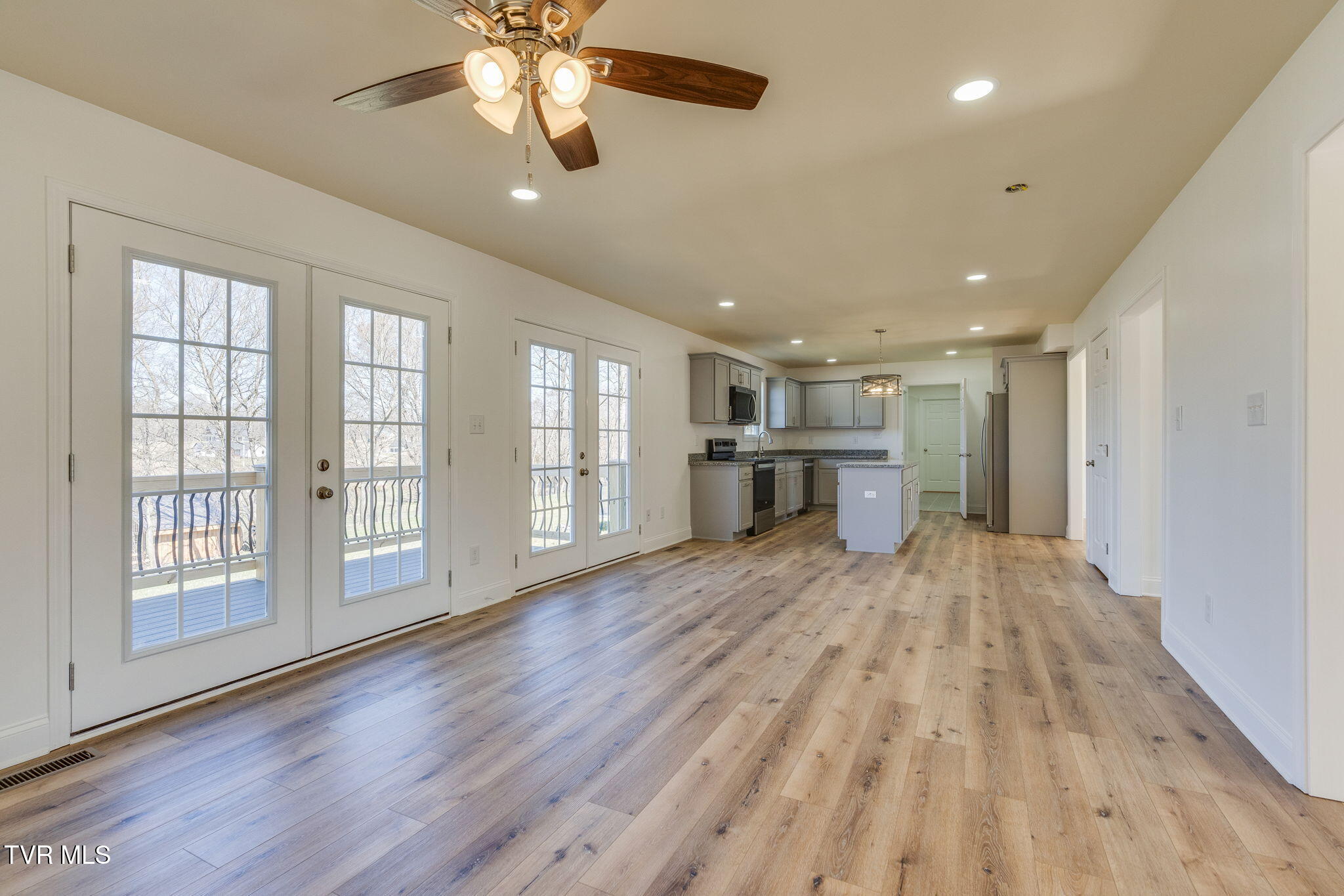 1076 Willow Springs Drive Property Photo 10