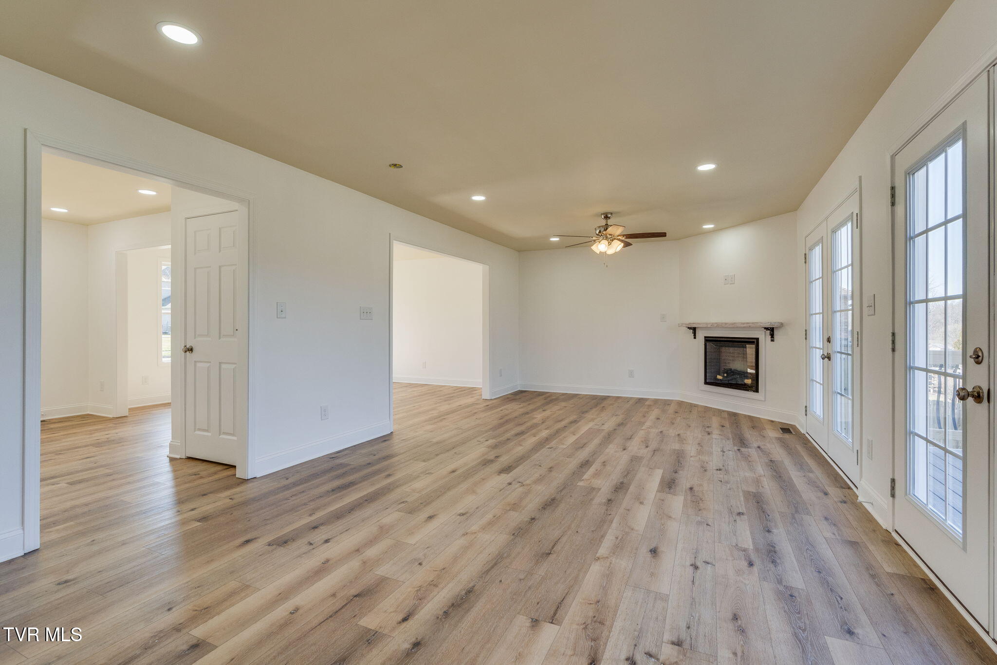 1076 Willow Springs Drive Property Photo 11