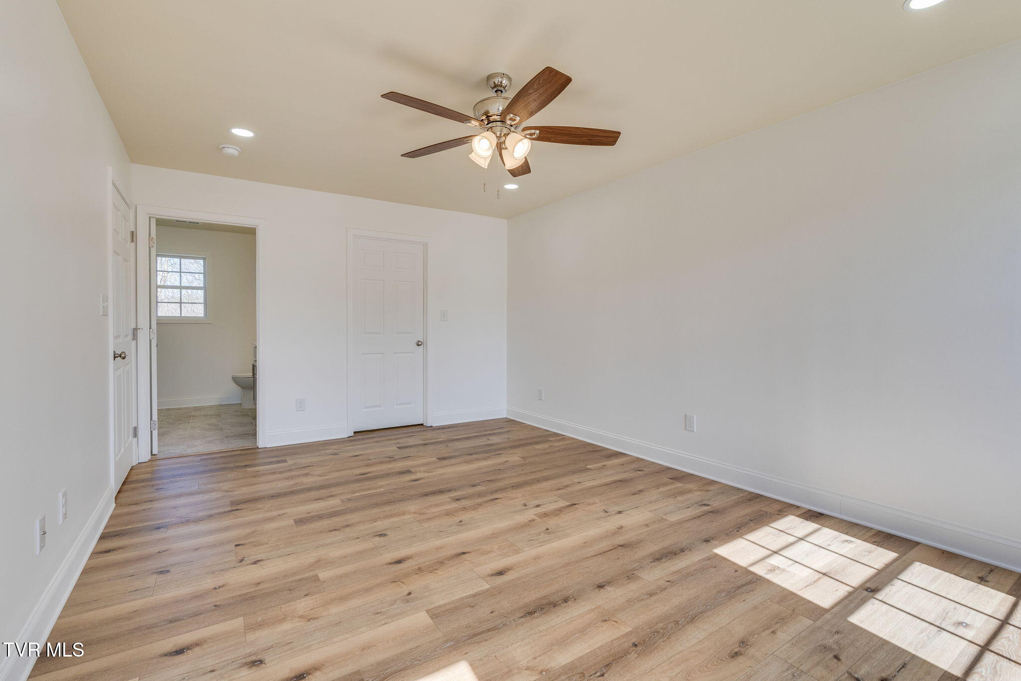 1076 Willow Springs Drive Property Photo 21
