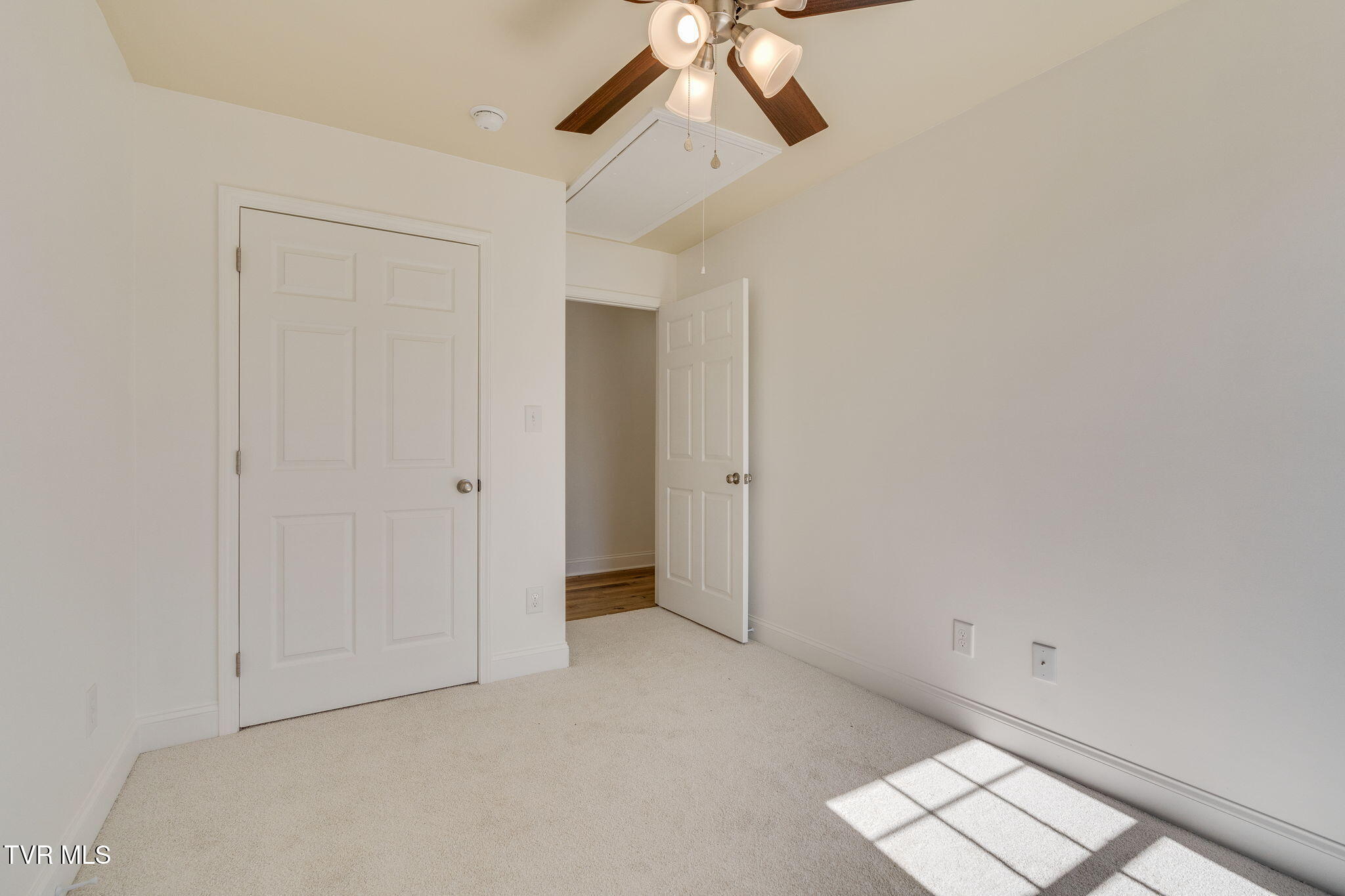 1076 Willow Springs Drive Property Photo 25