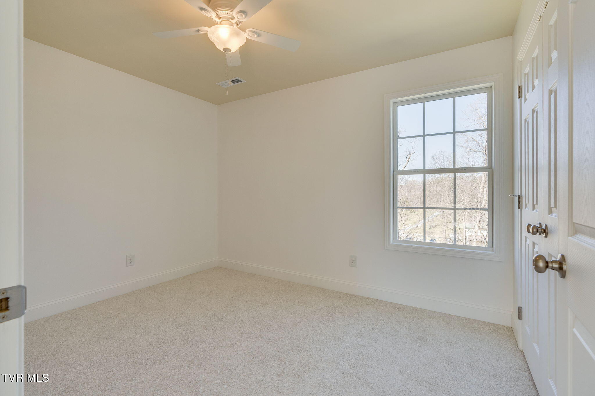 1076 Willow Springs Drive Property Photo 29