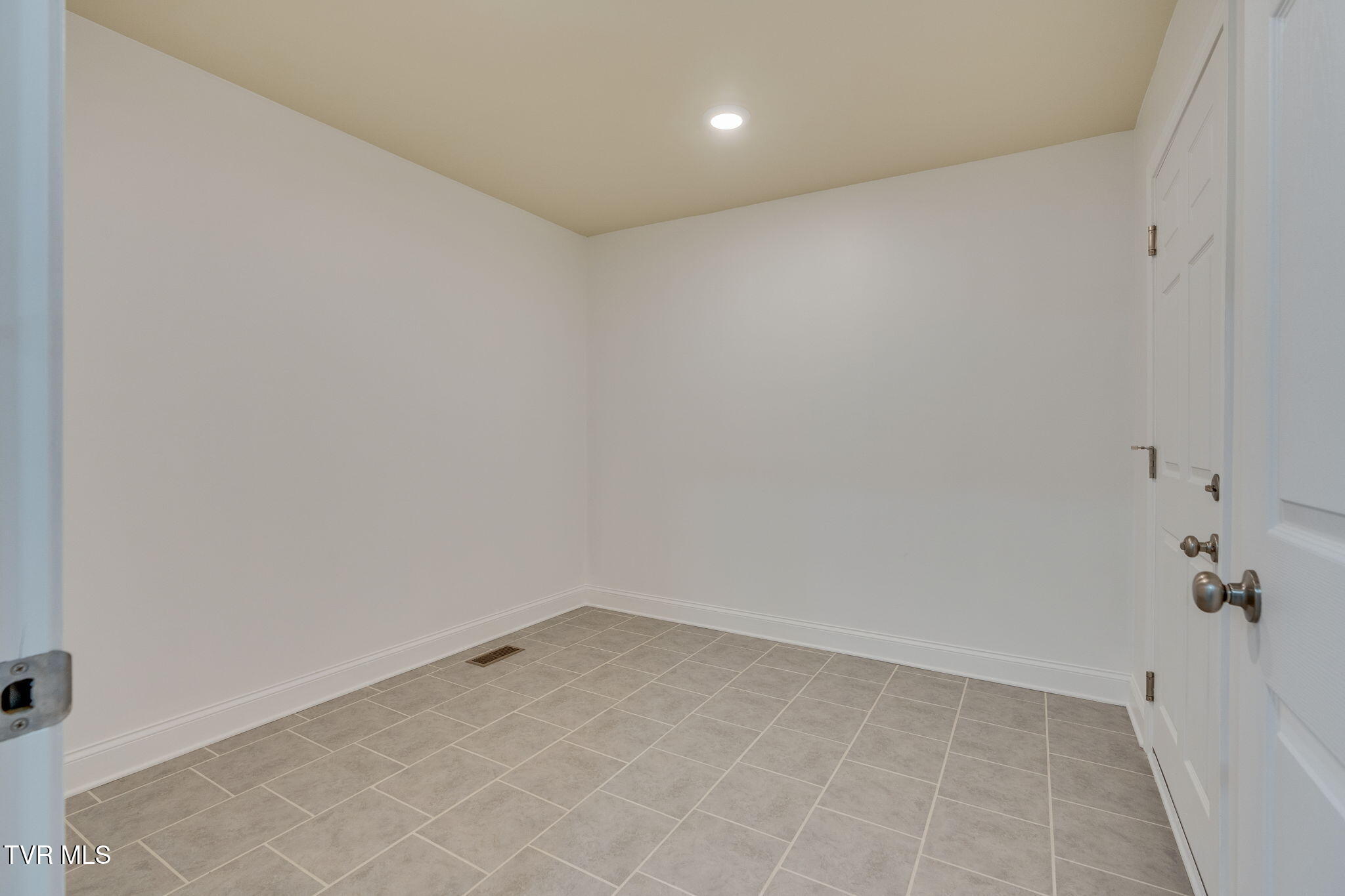 1076 Willow Springs Drive Property Photo 32