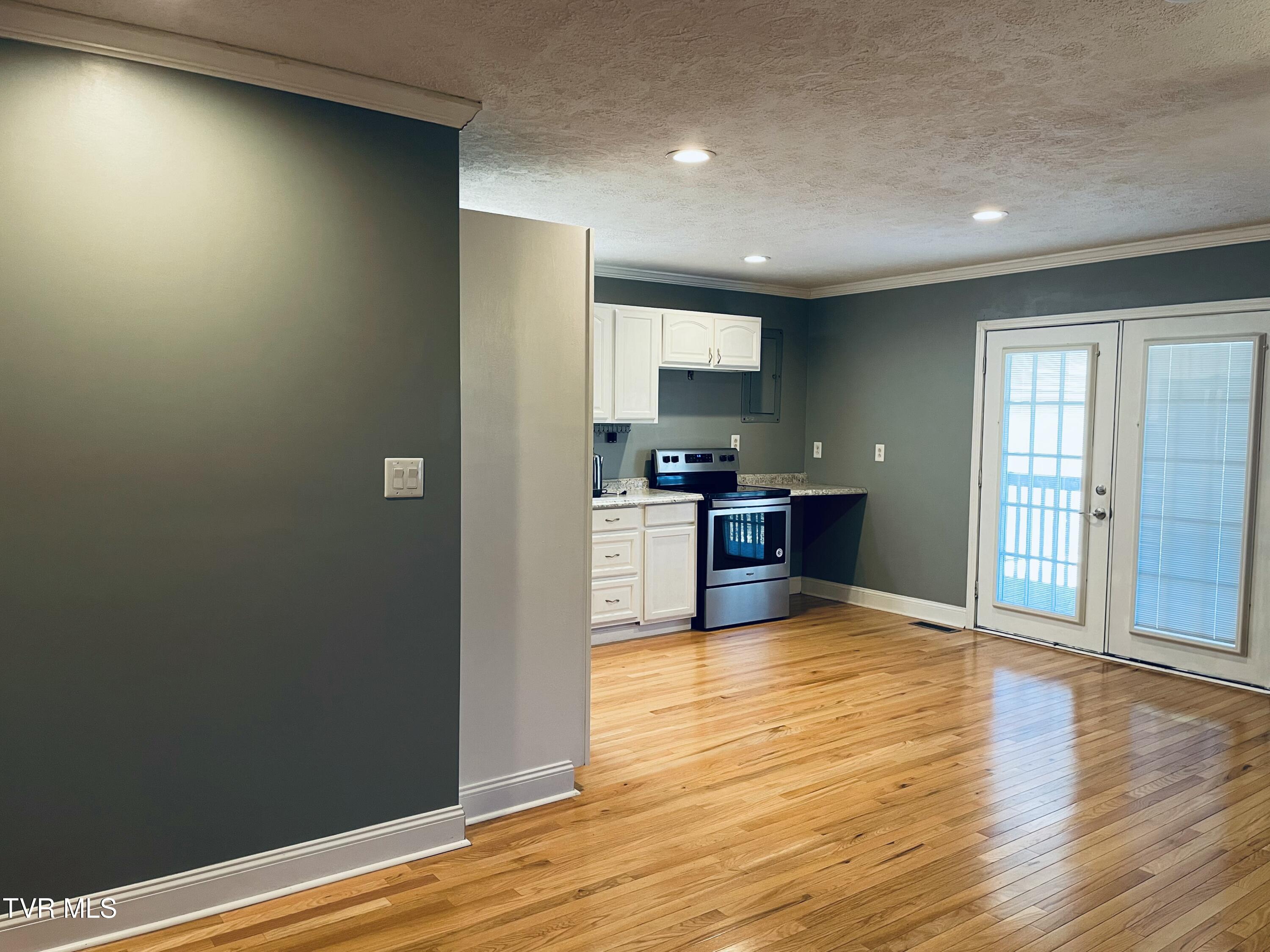 713 West 10th Street Property Photo 4
