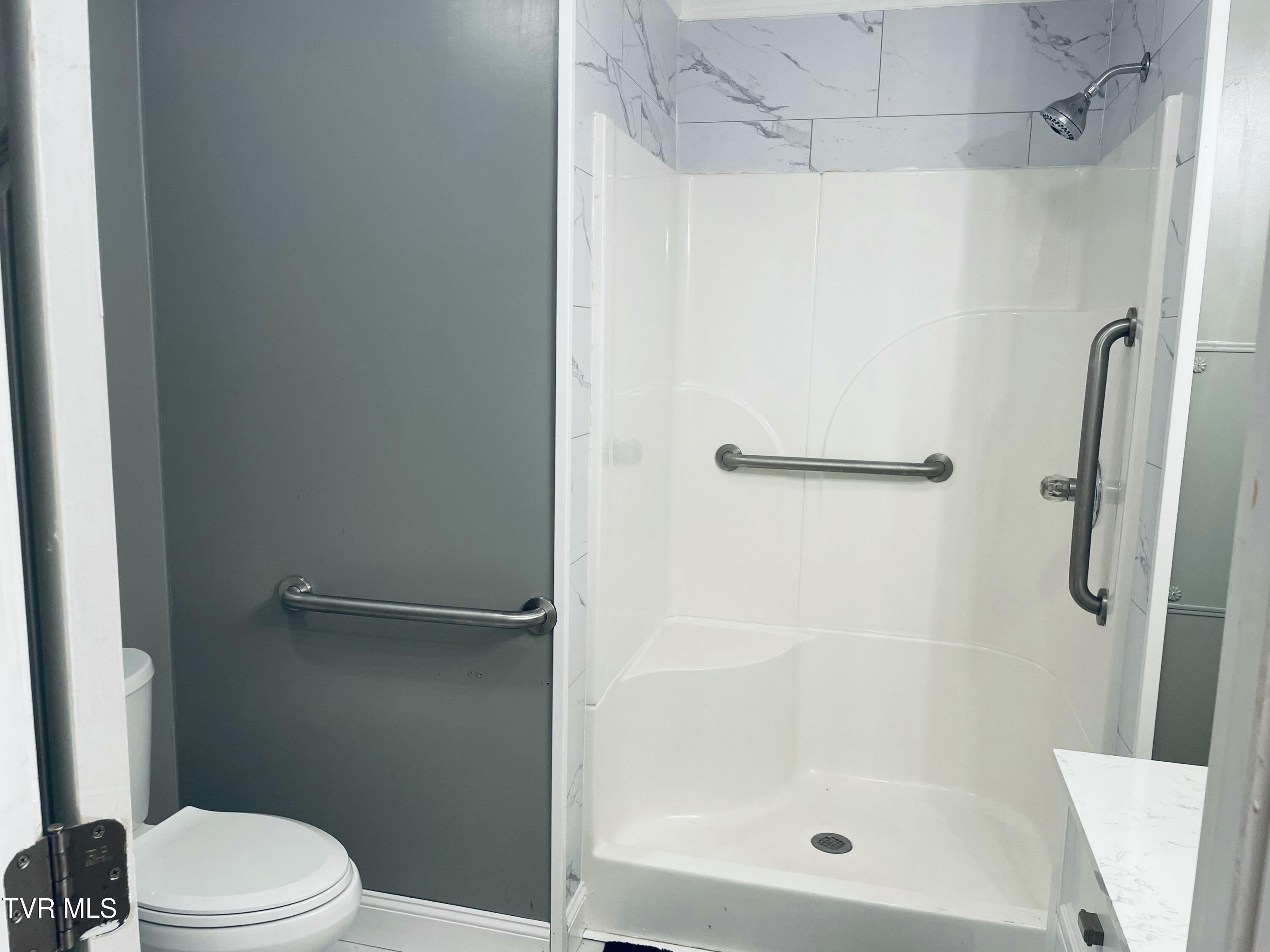 713 West 10th Street Property Photo 8