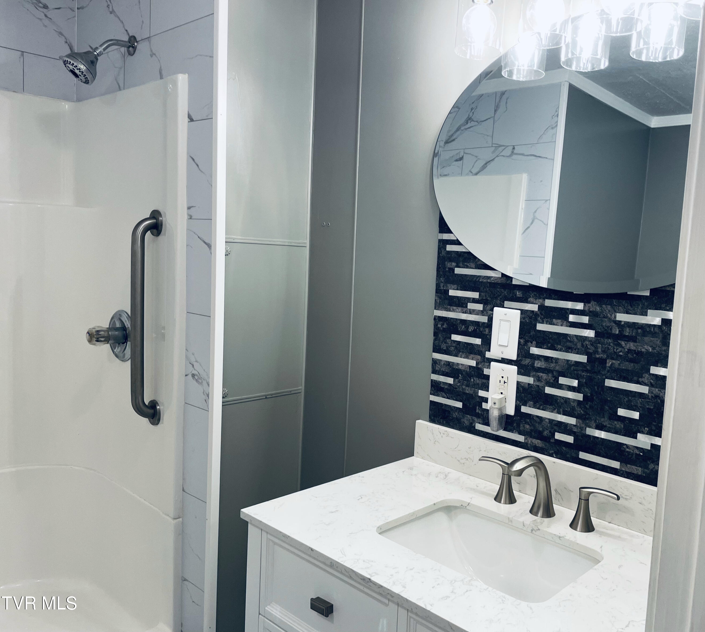 713 West 10th Street Property Photo 9