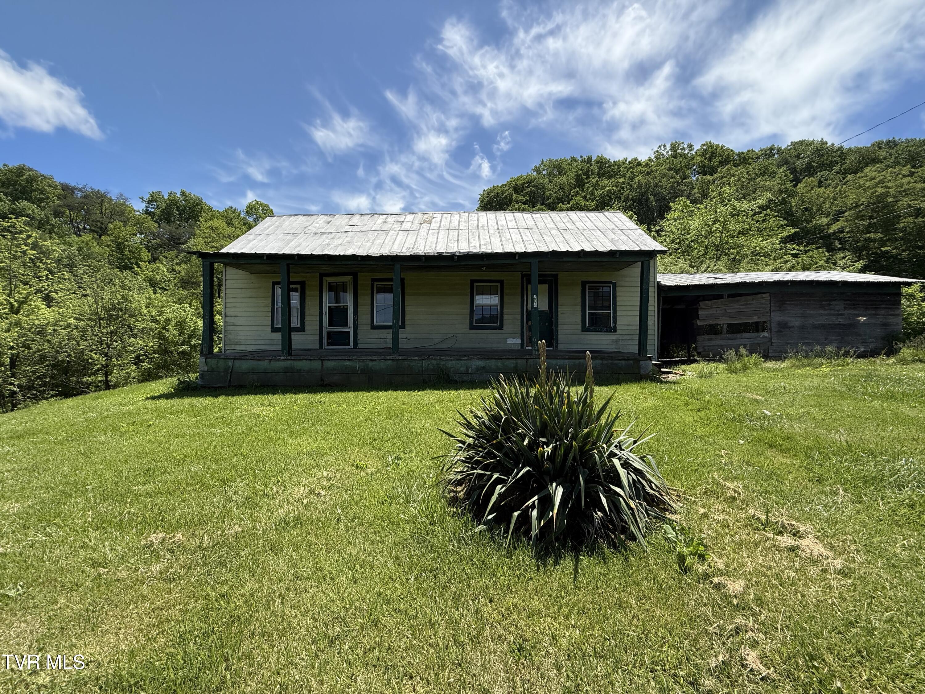 7045 Lone Star Road Property Photo