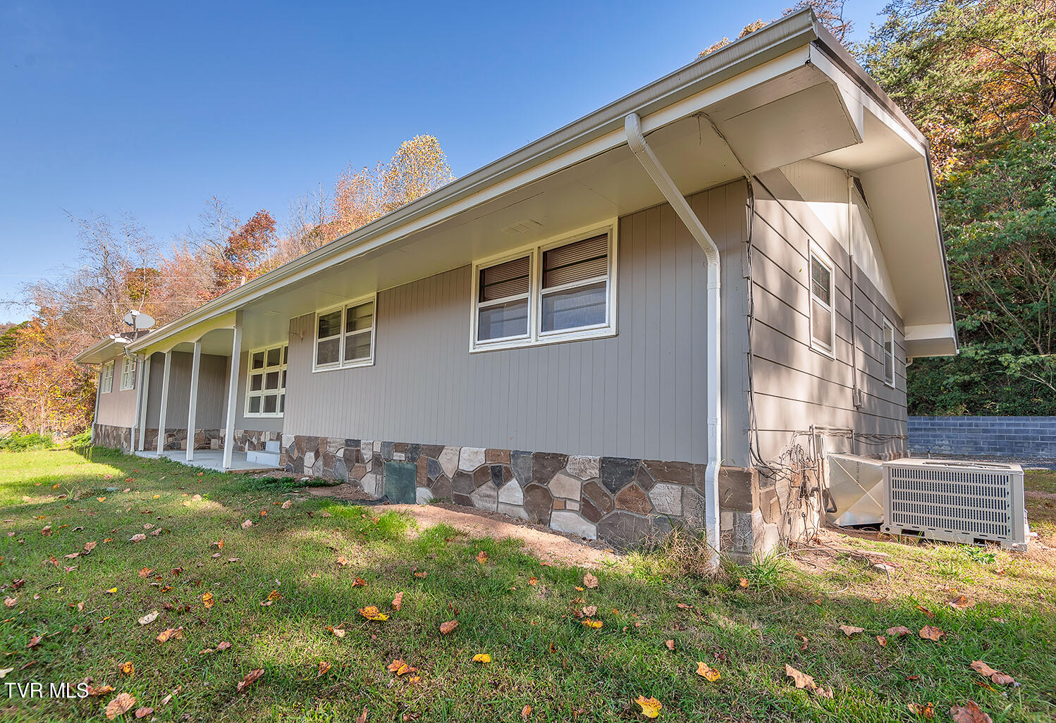 2648 East Highway 25-70 Property Photo