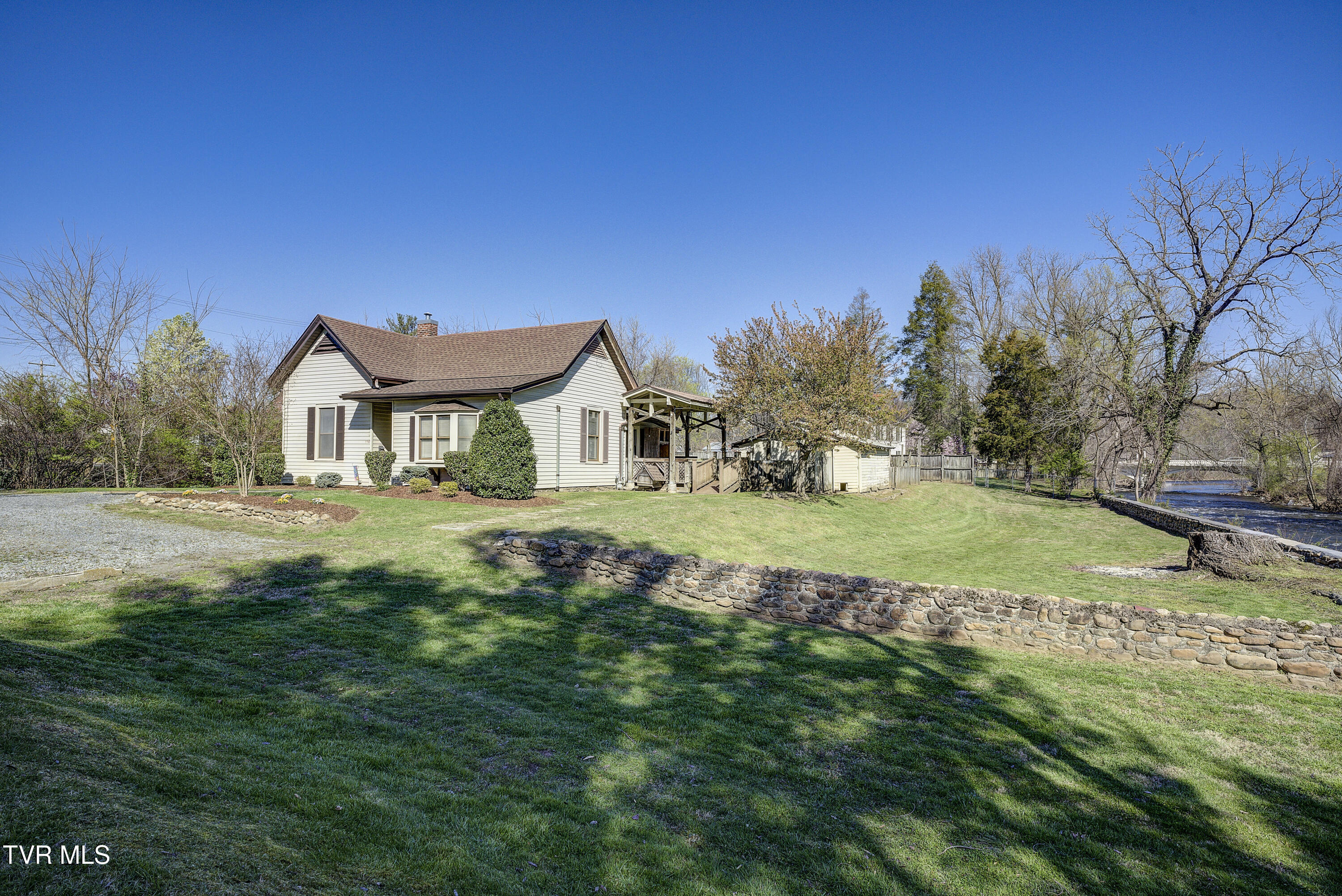 220 North Riverside Drive Property Photo