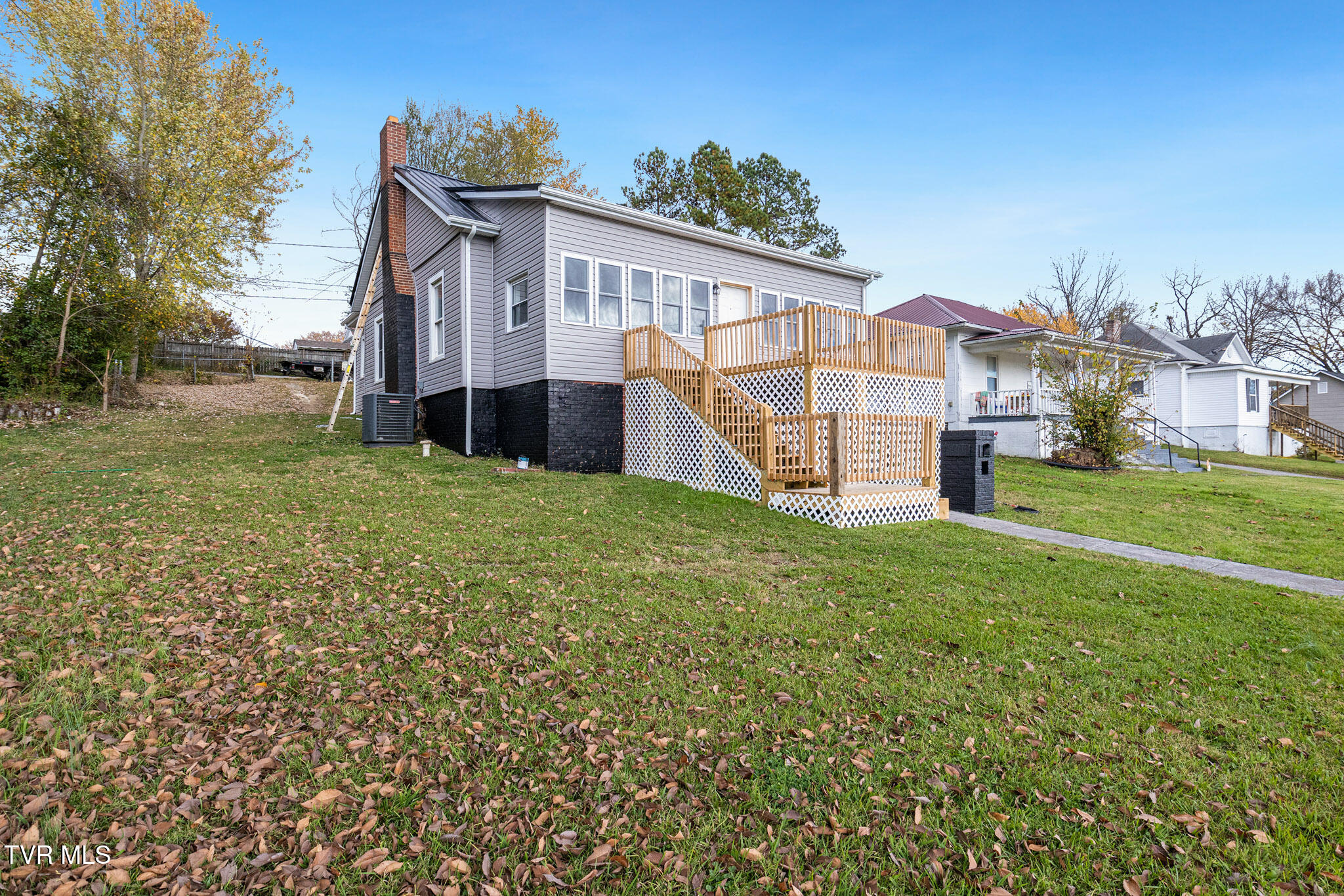 122 East Wanola Avenue Property Photo 1