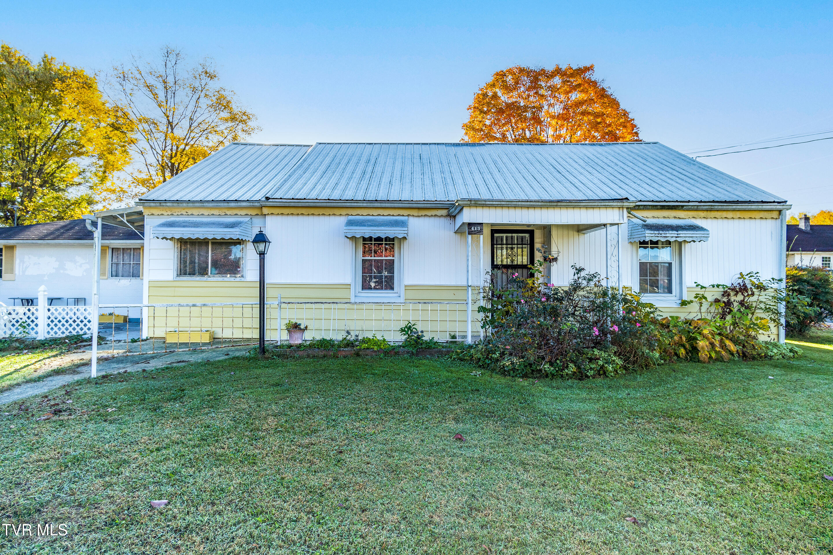 413 Central Street Property Photo