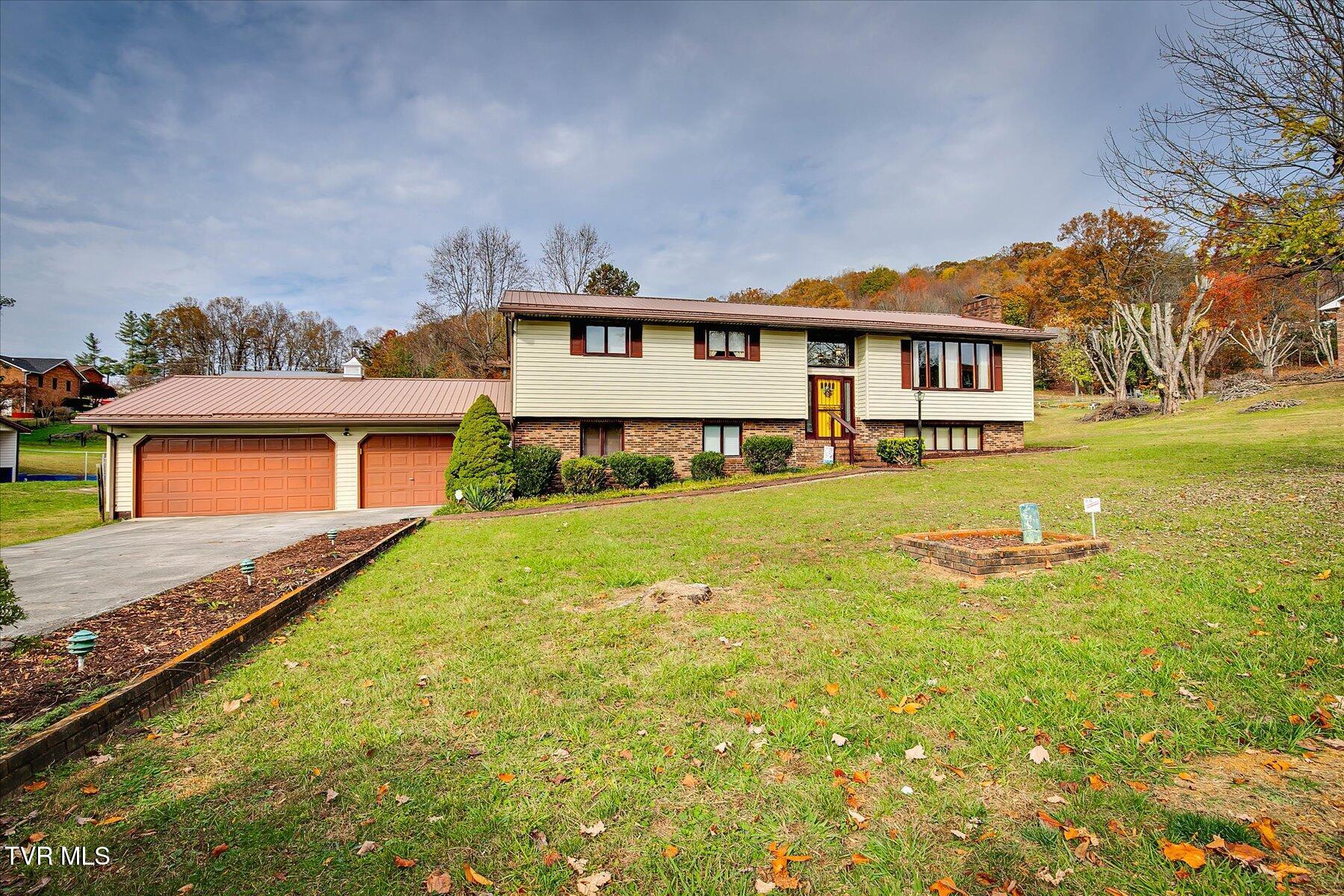2076 Sharron Road Property Photo 1
