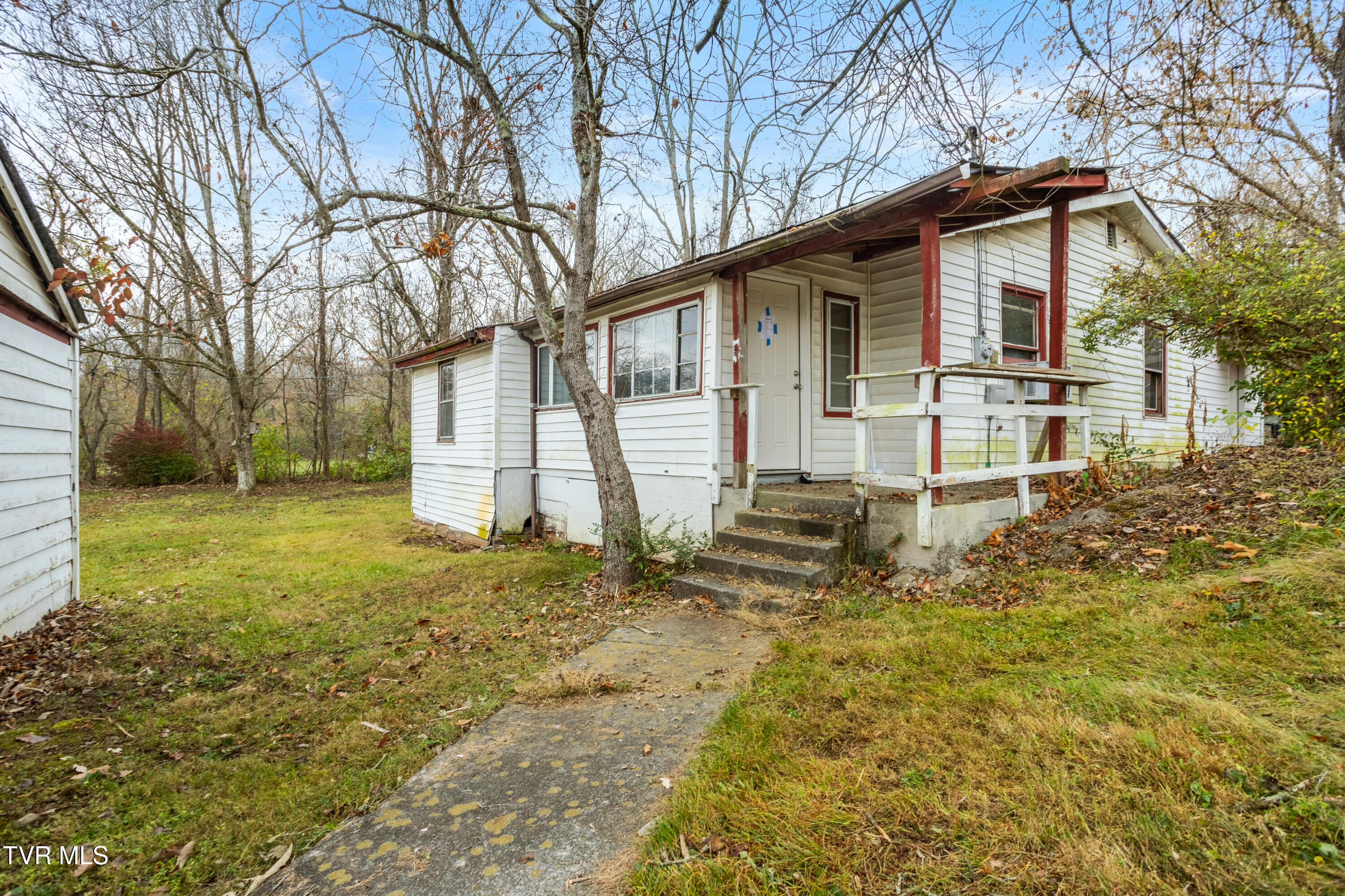 1667 Bristol Caverns Highway Property Photo 1