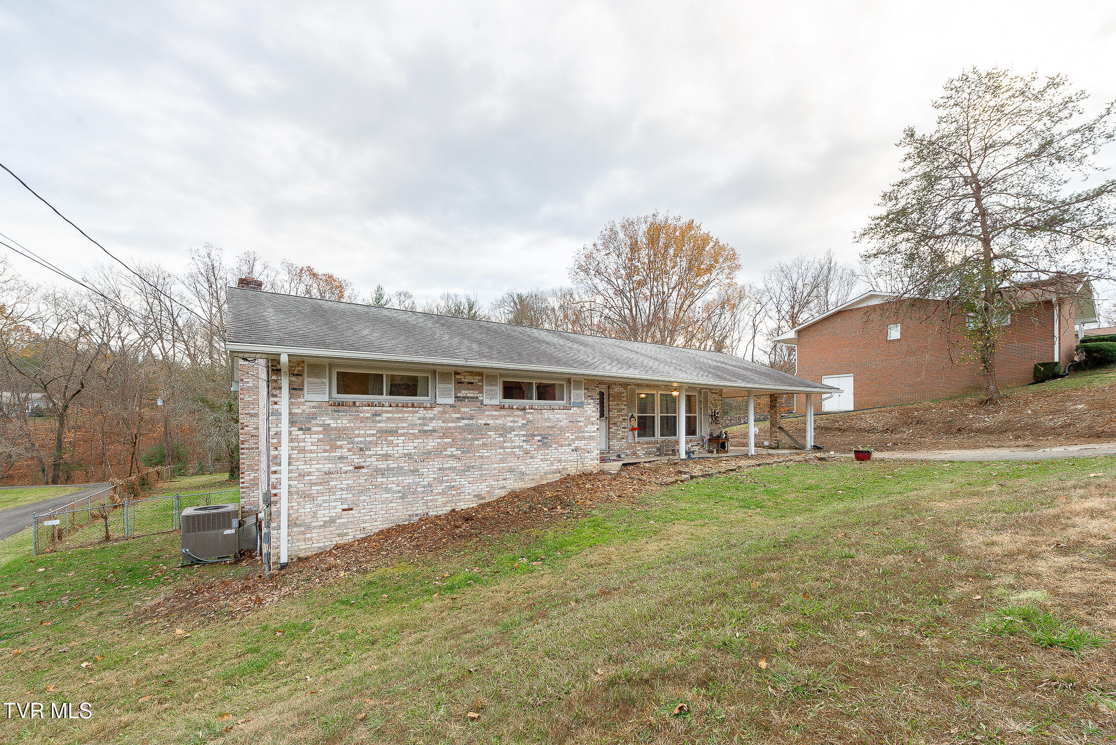 4005 Leaning Pine Road Property Photo 2