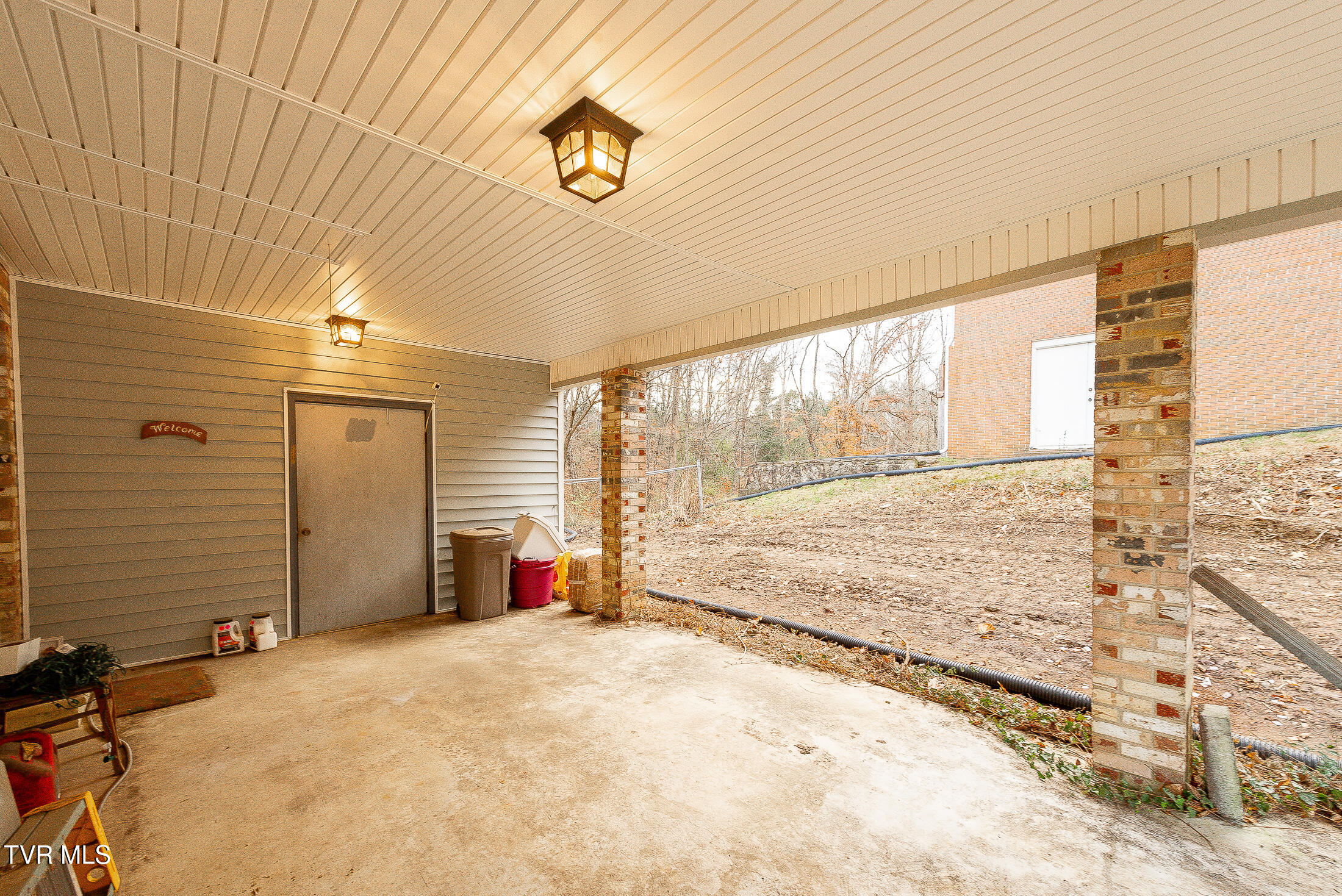 4005 Leaning Pine Road Property Photo 4