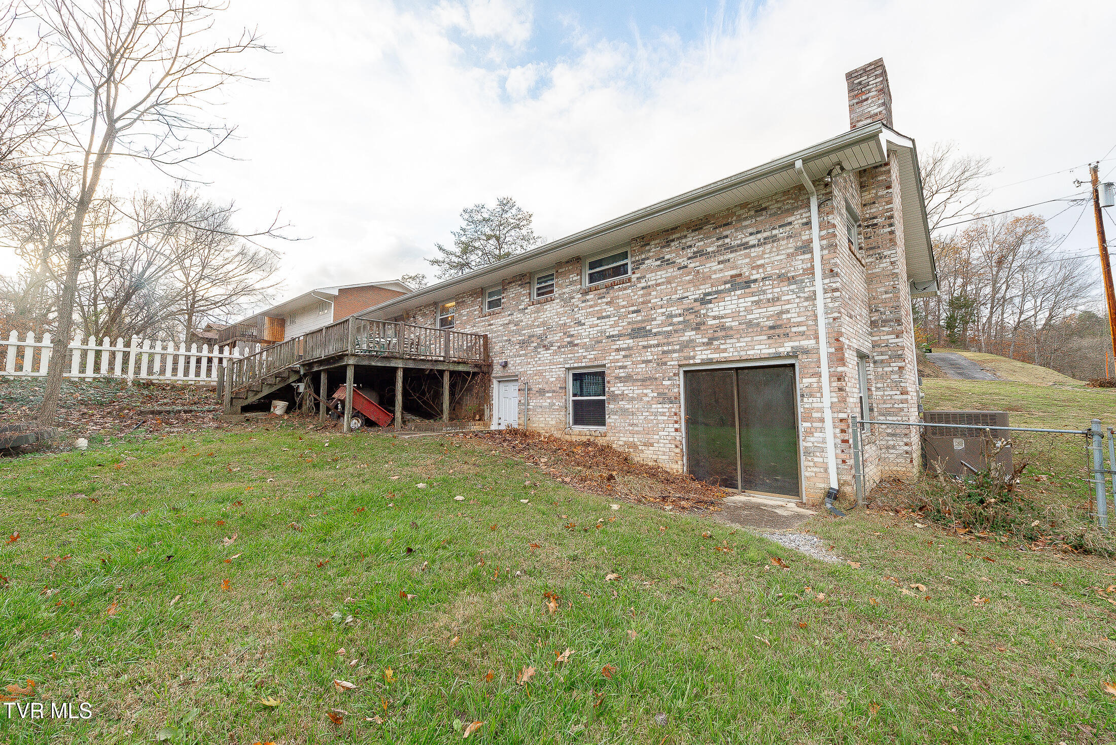 4005 Leaning Pine Road Property Photo 9
