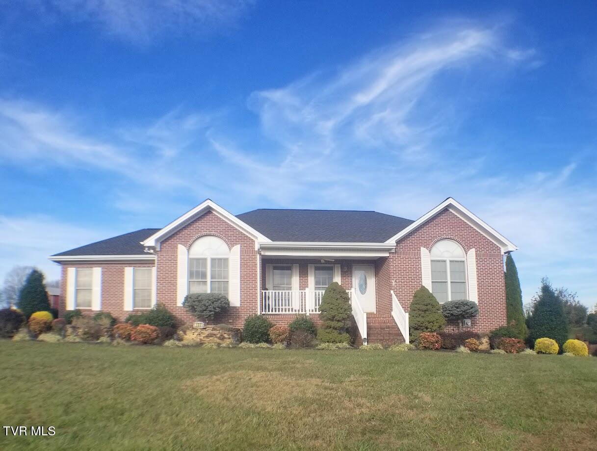 102 East Ridgefield Court Property Photo