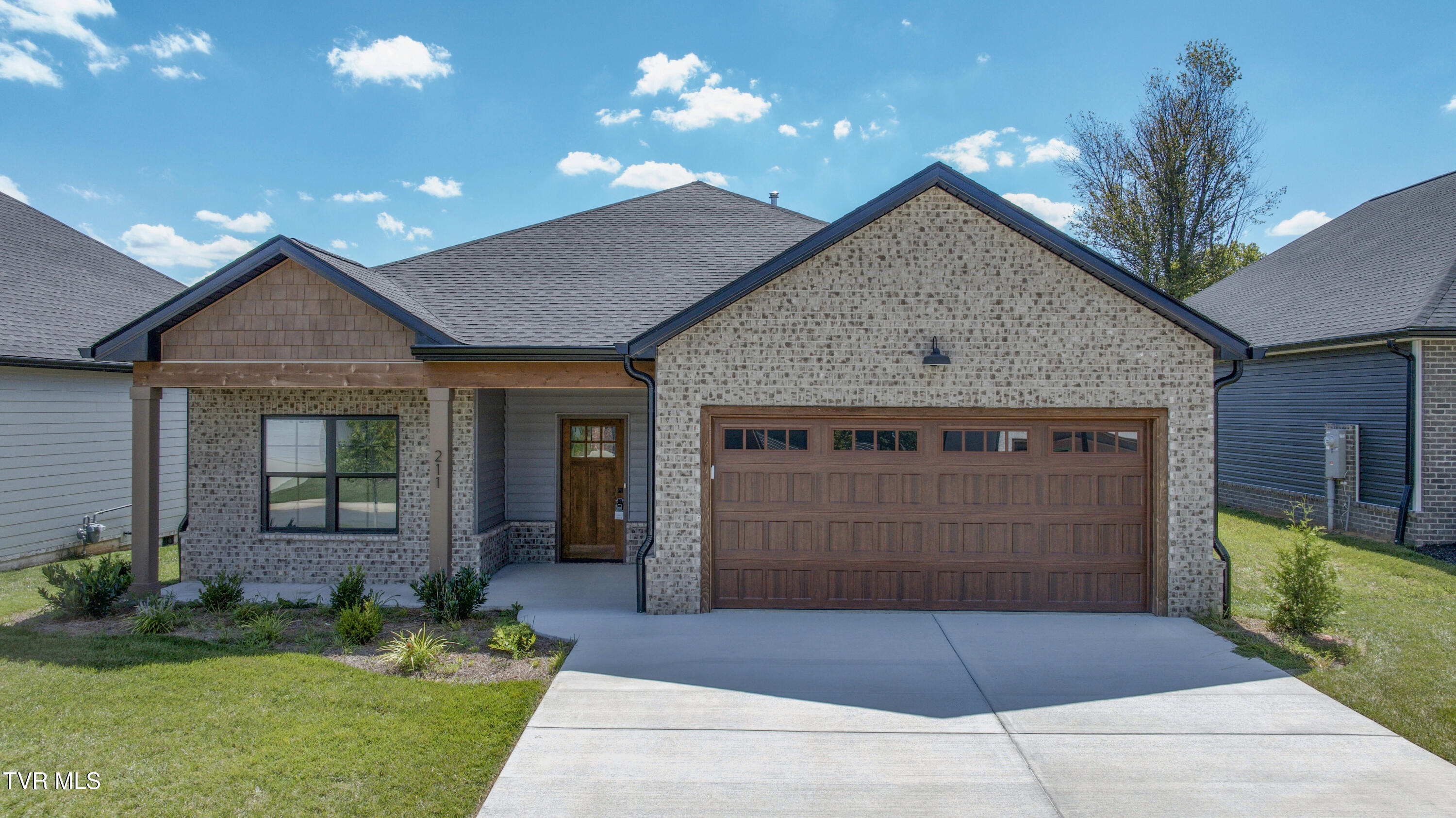 211 Dry Kiln Court Property Photo 1