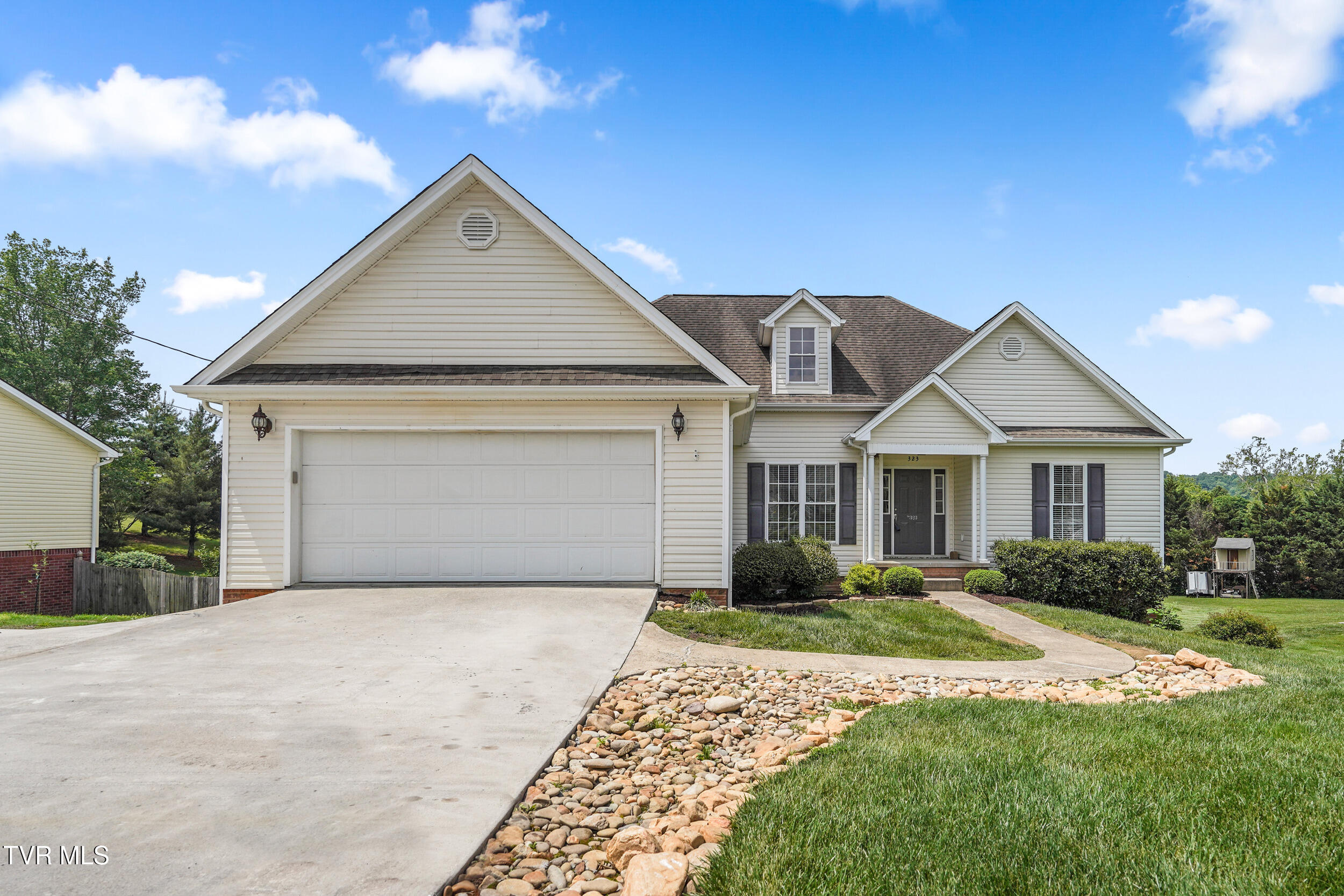 323 Walkers Bend Road Property Photo