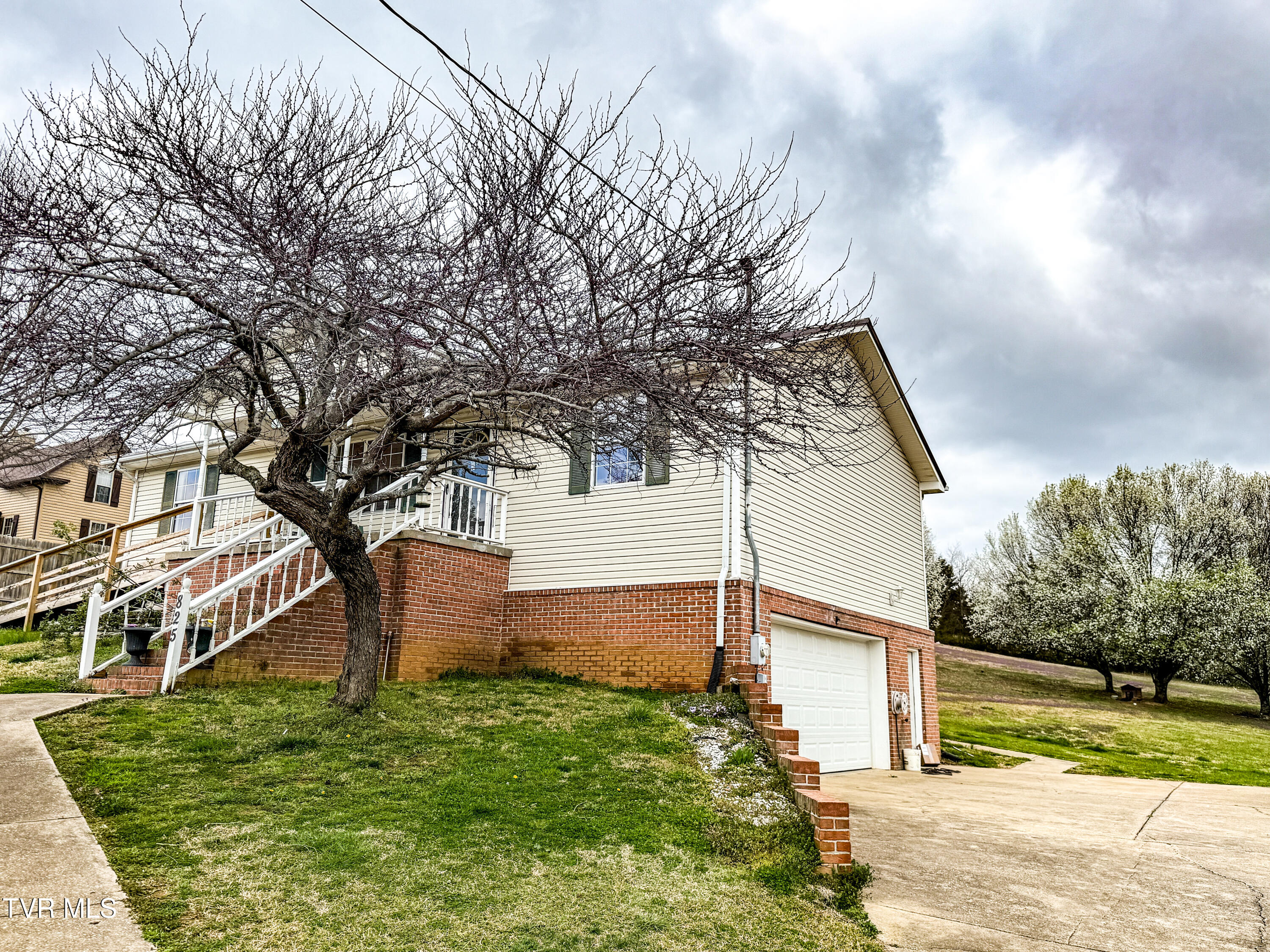 825 Little Chuckey Road Property Photo