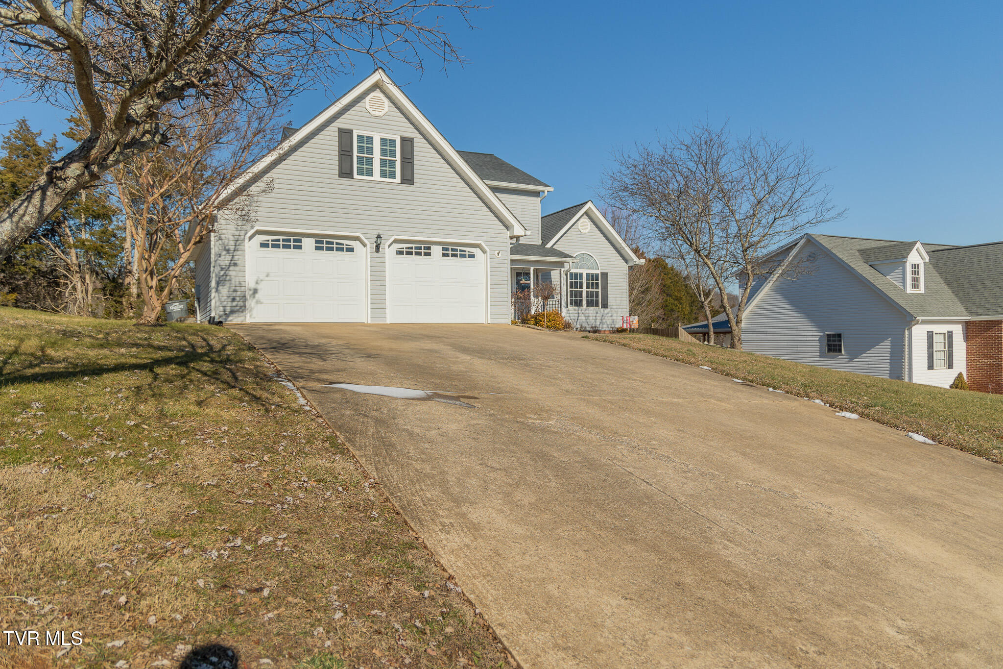 413 Vanderbilt Way Property Photo 3