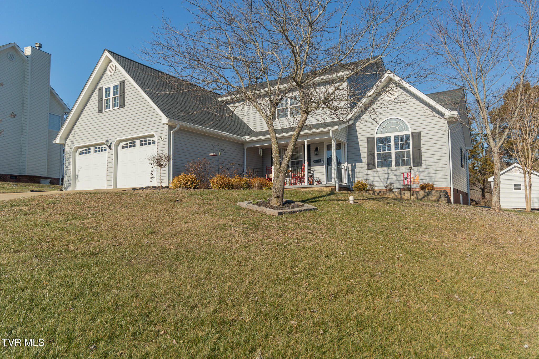 413 Vanderbilt Way Property Photo 4