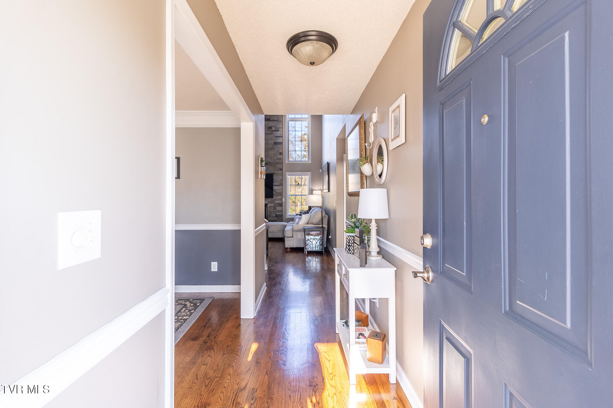 413 Vanderbilt Way Property Photo 6
