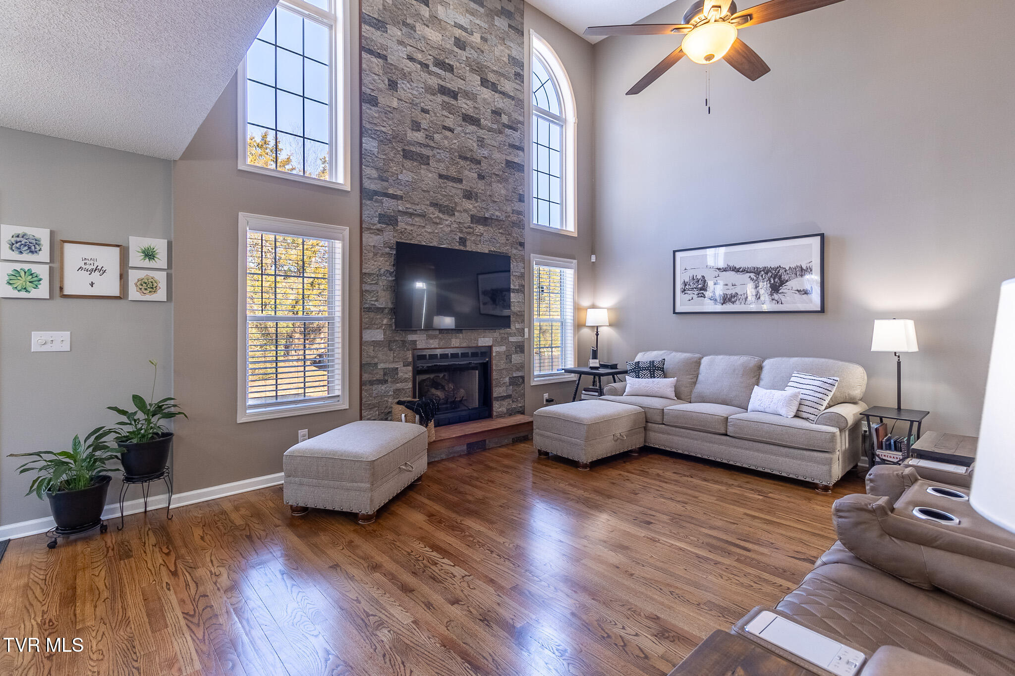 413 Vanderbilt Way Property Photo 16