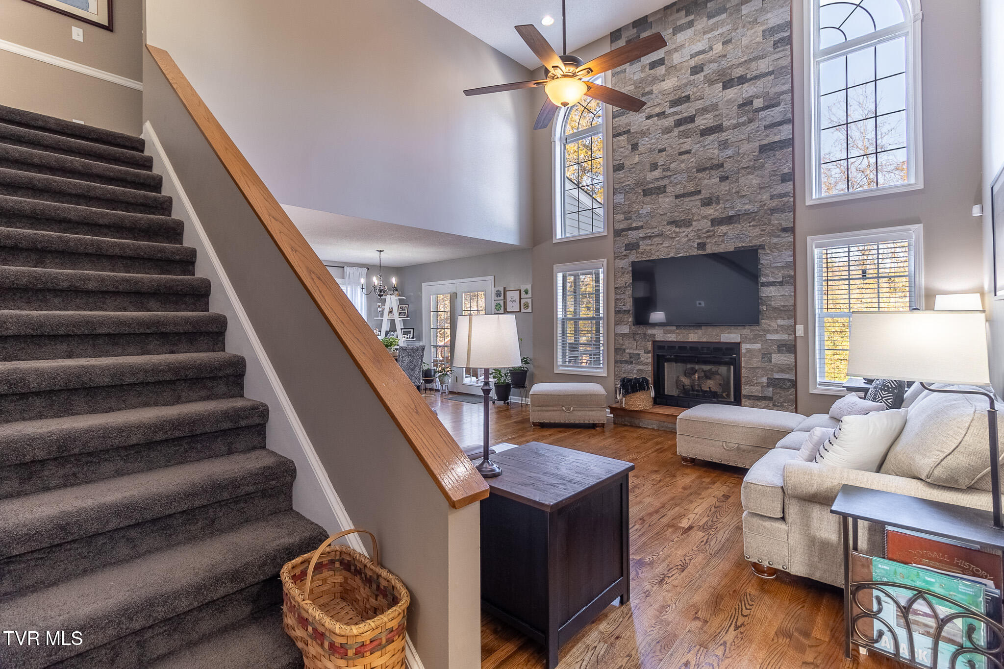 413 Vanderbilt Way Property Photo 18