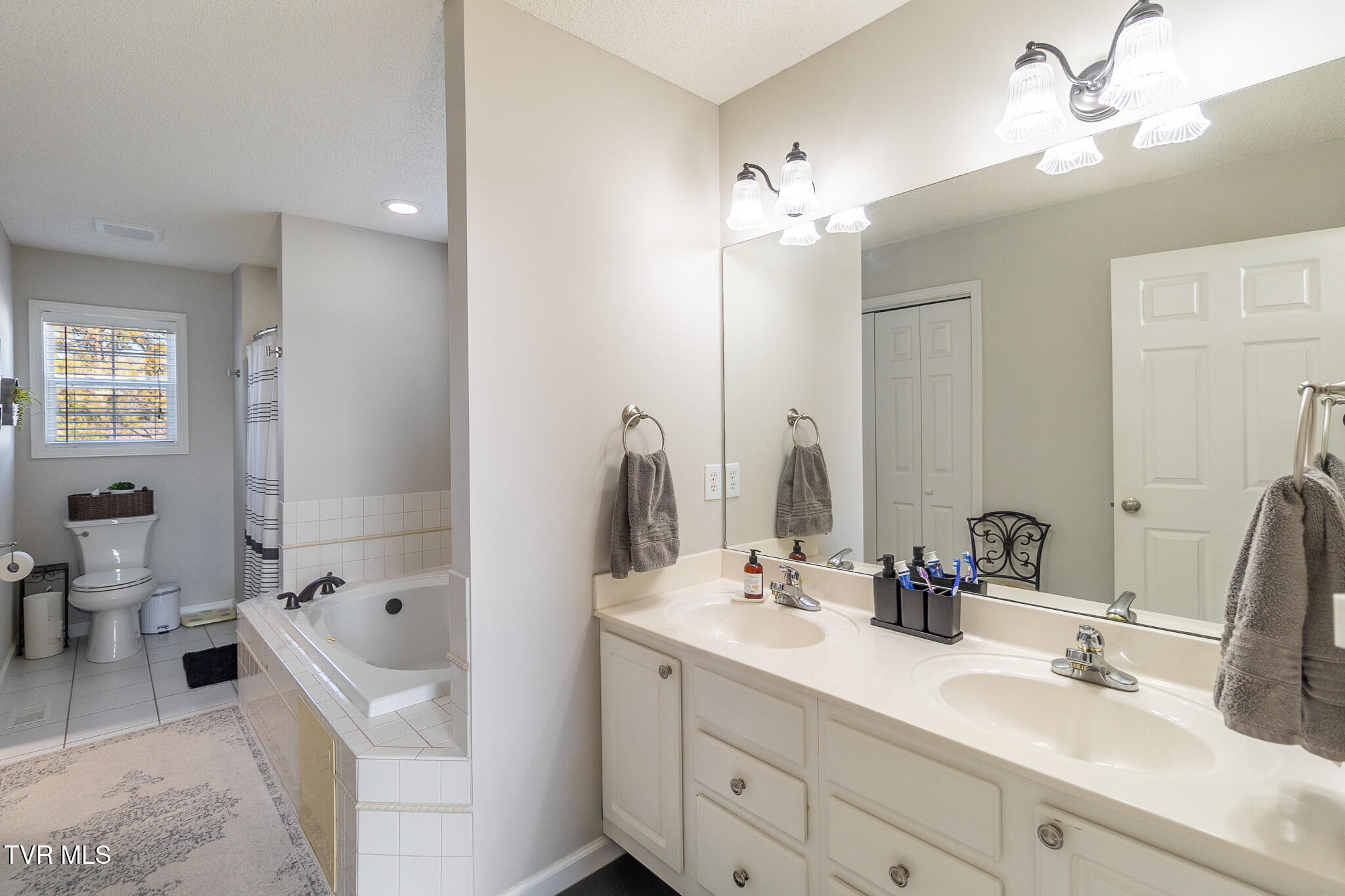 413 Vanderbilt Way Property Photo 22