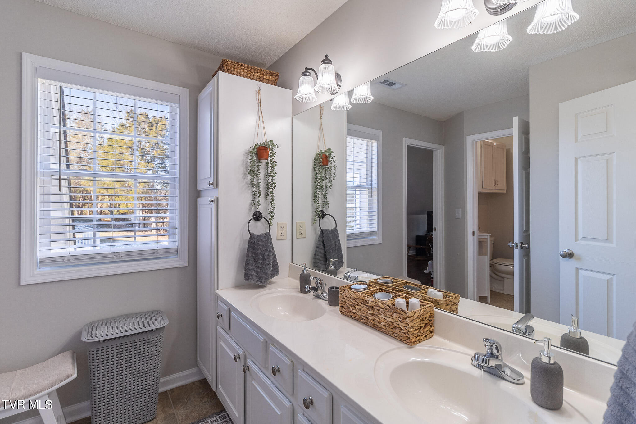 413 Vanderbilt Way Property Photo 29