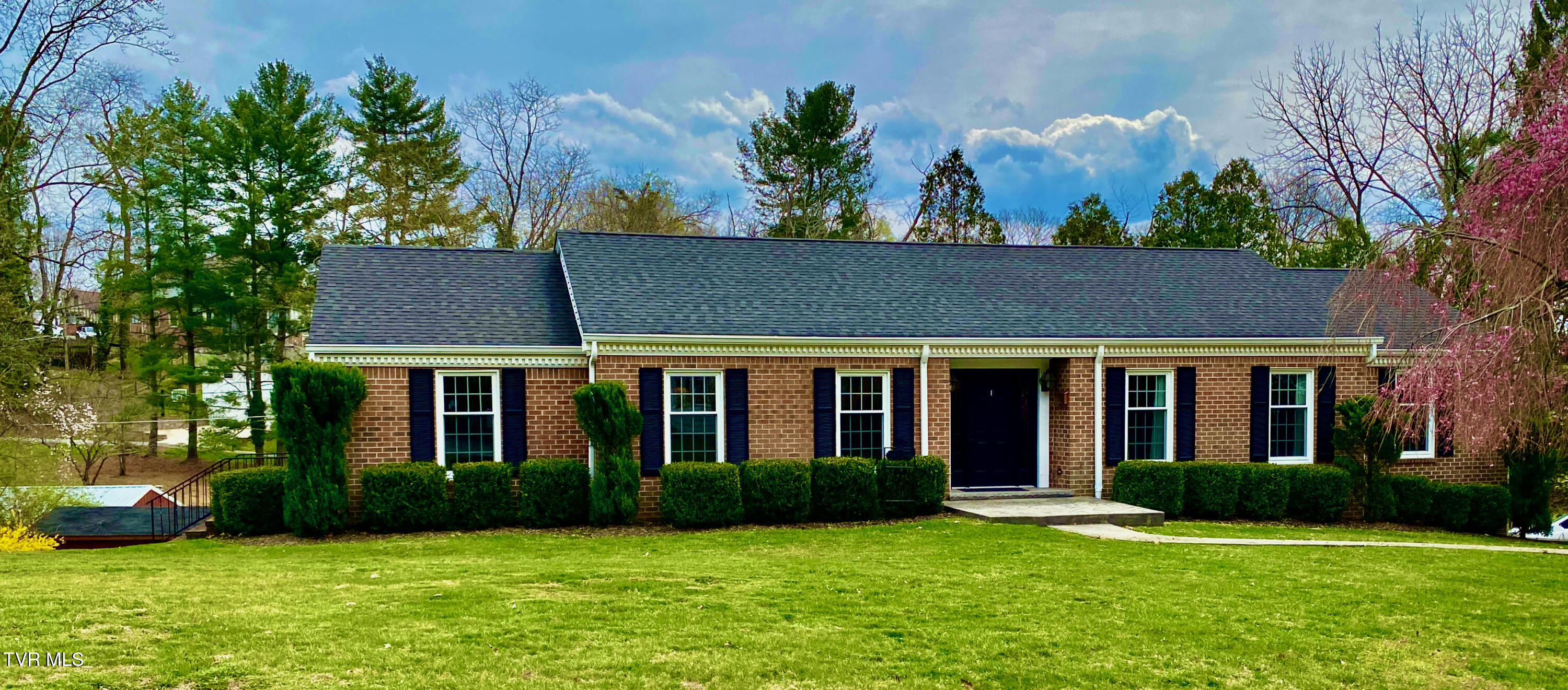 148 Northeast Hill Drive Property Photo