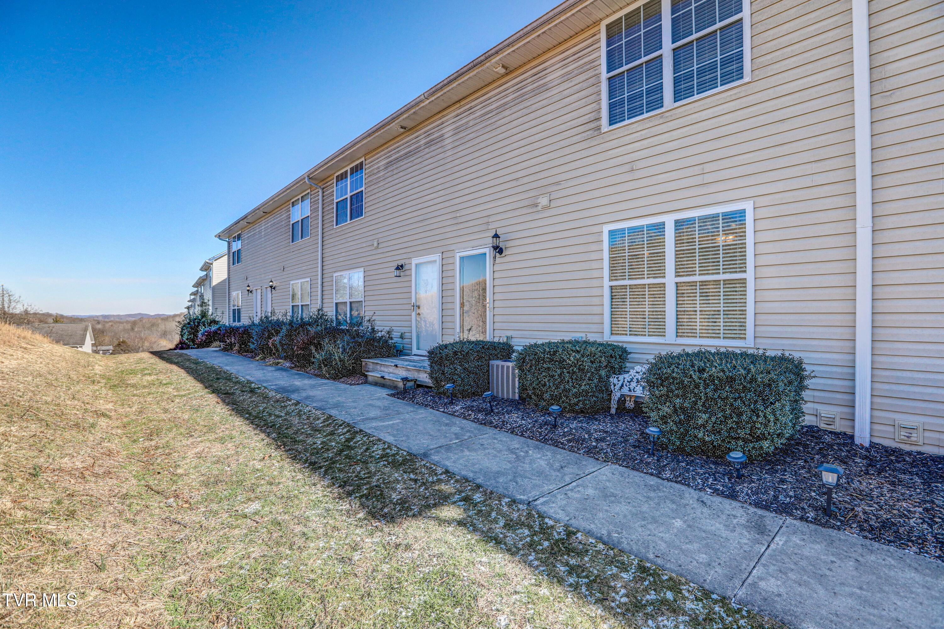 Grays Pointe Real Estate Listings Main Image
