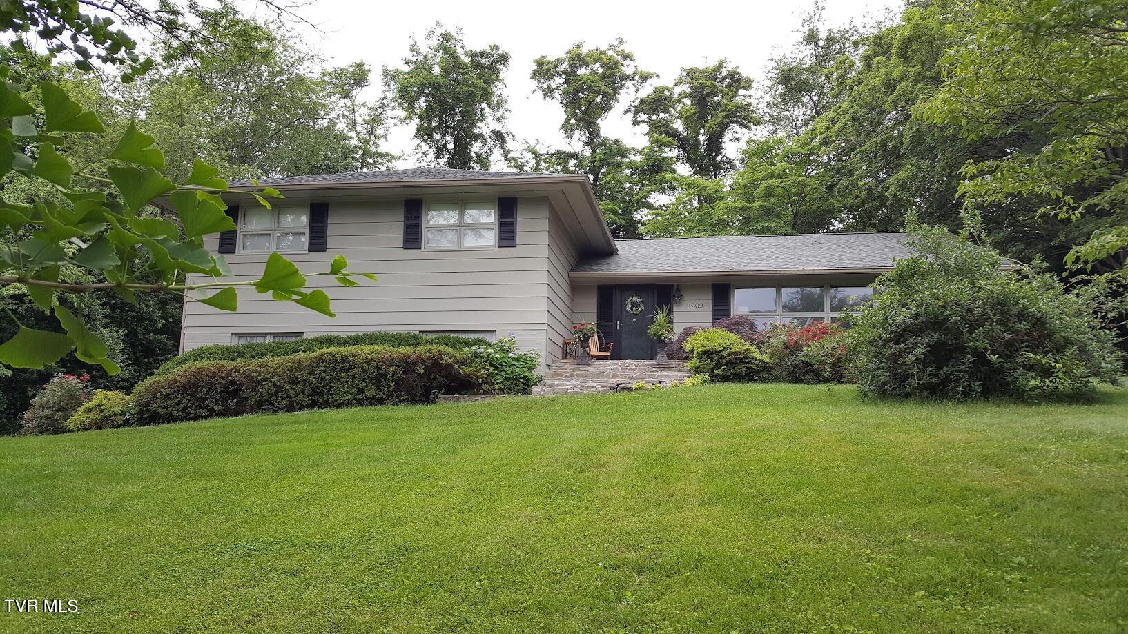 Hillrise Woods Real Estate Listings Main Image