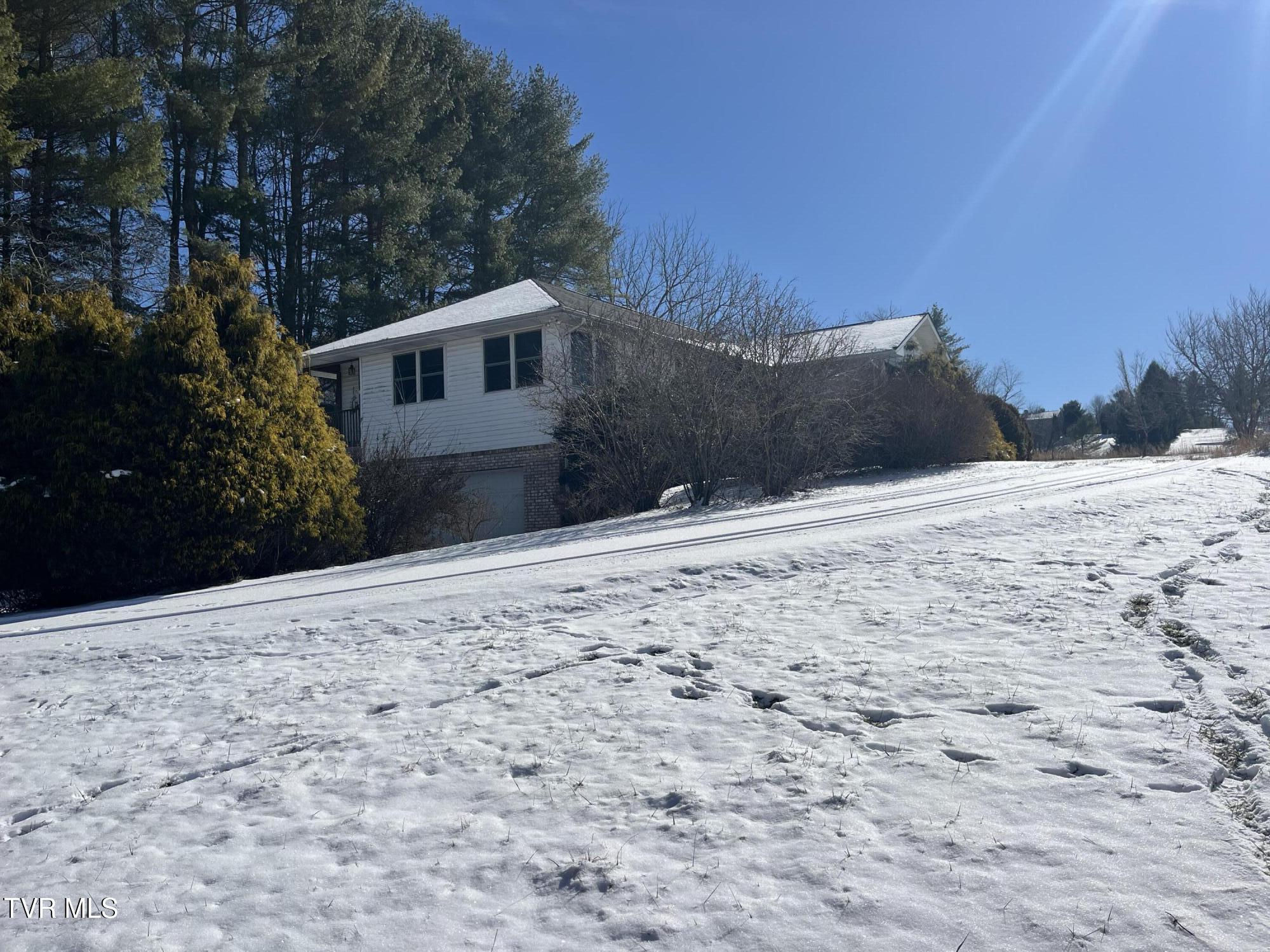 318 Pinecrest Street Property Photo