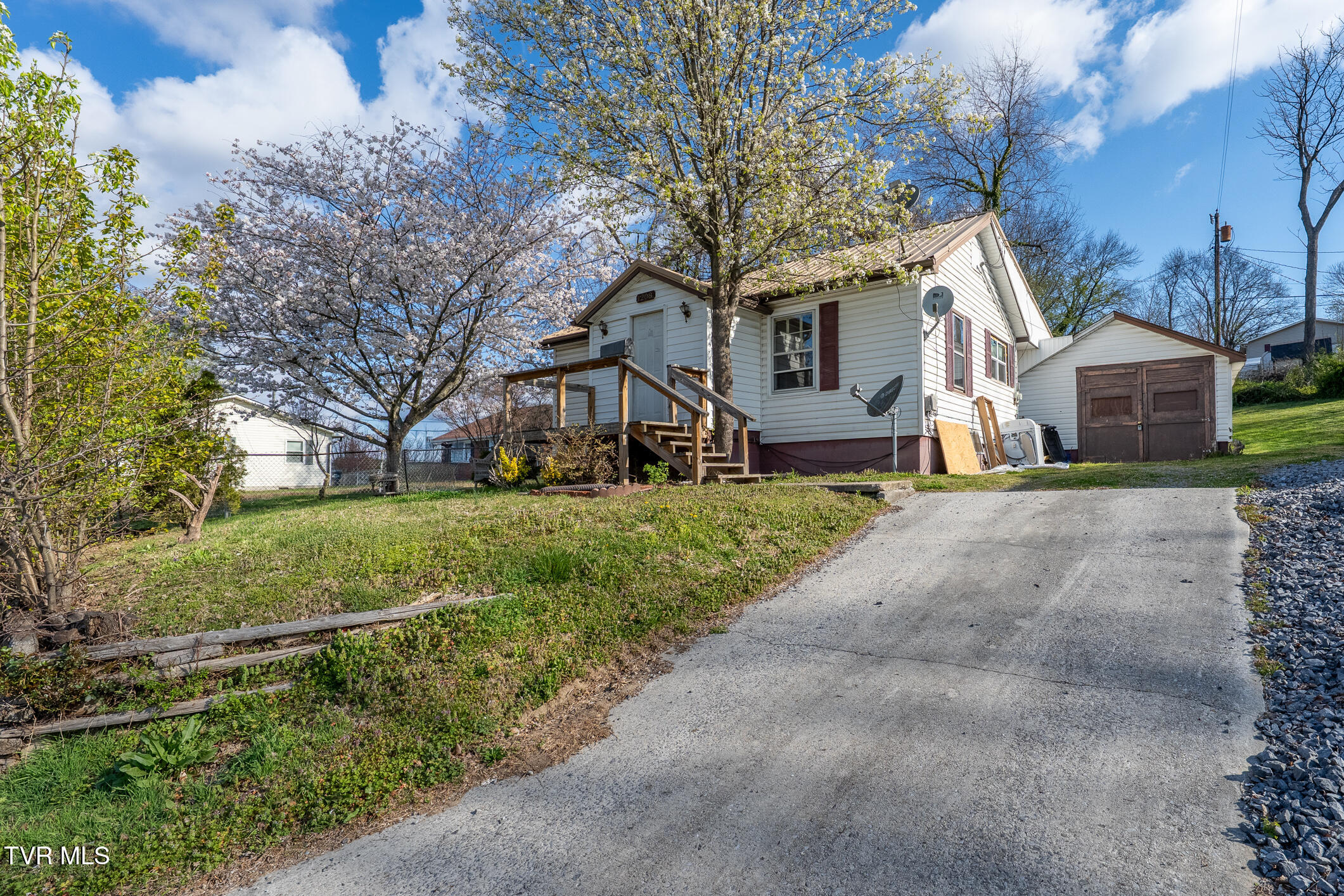 1208 East Sullivan Court Property Photo