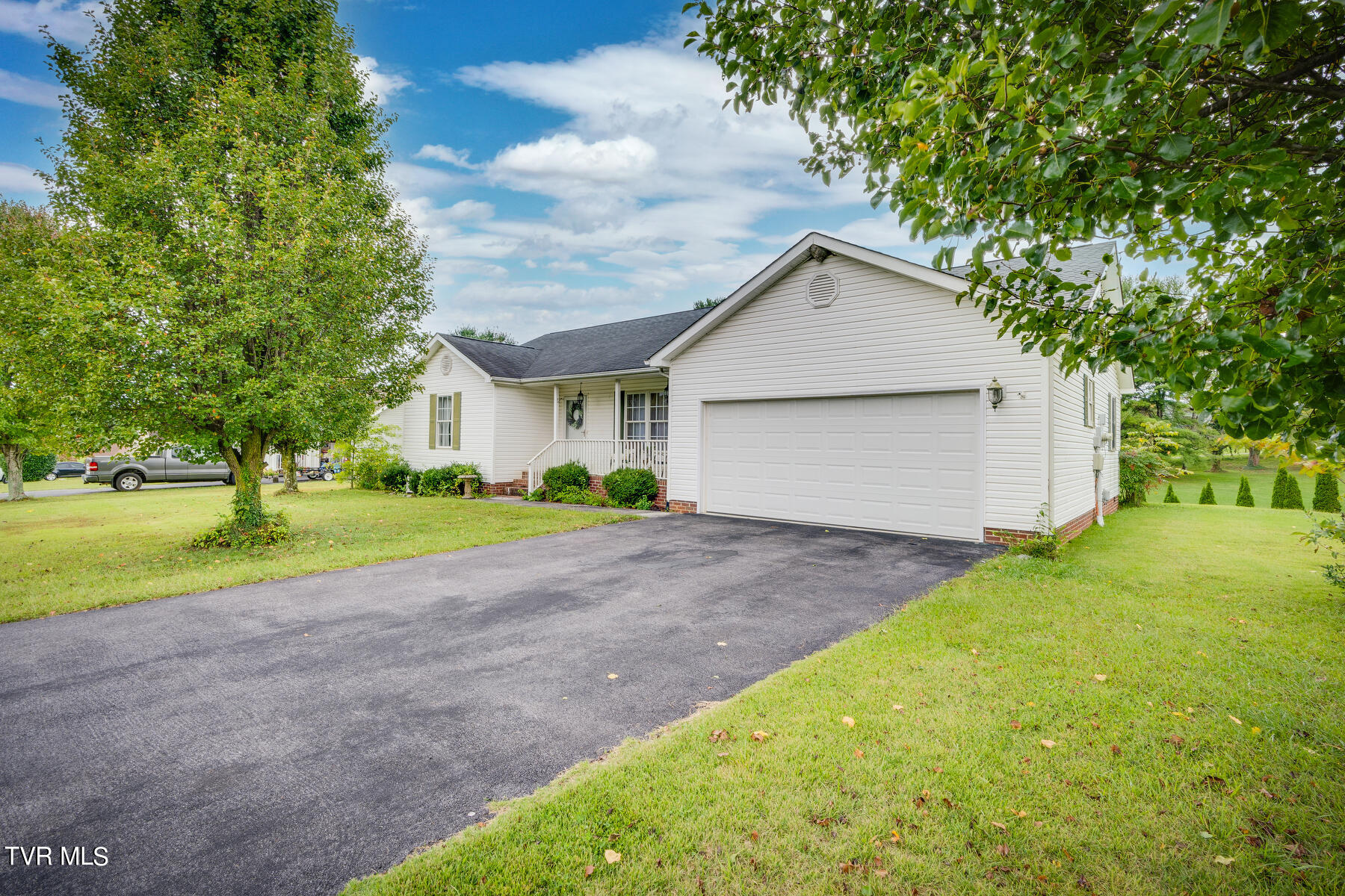 The Pines Real Estate Listings Main Image