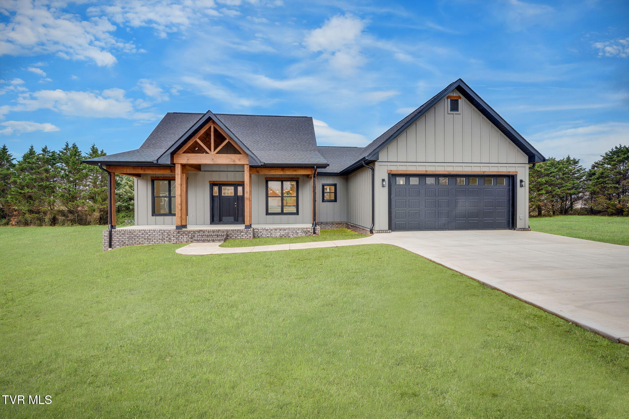 Deerfoot Real Estate Listings Main Image