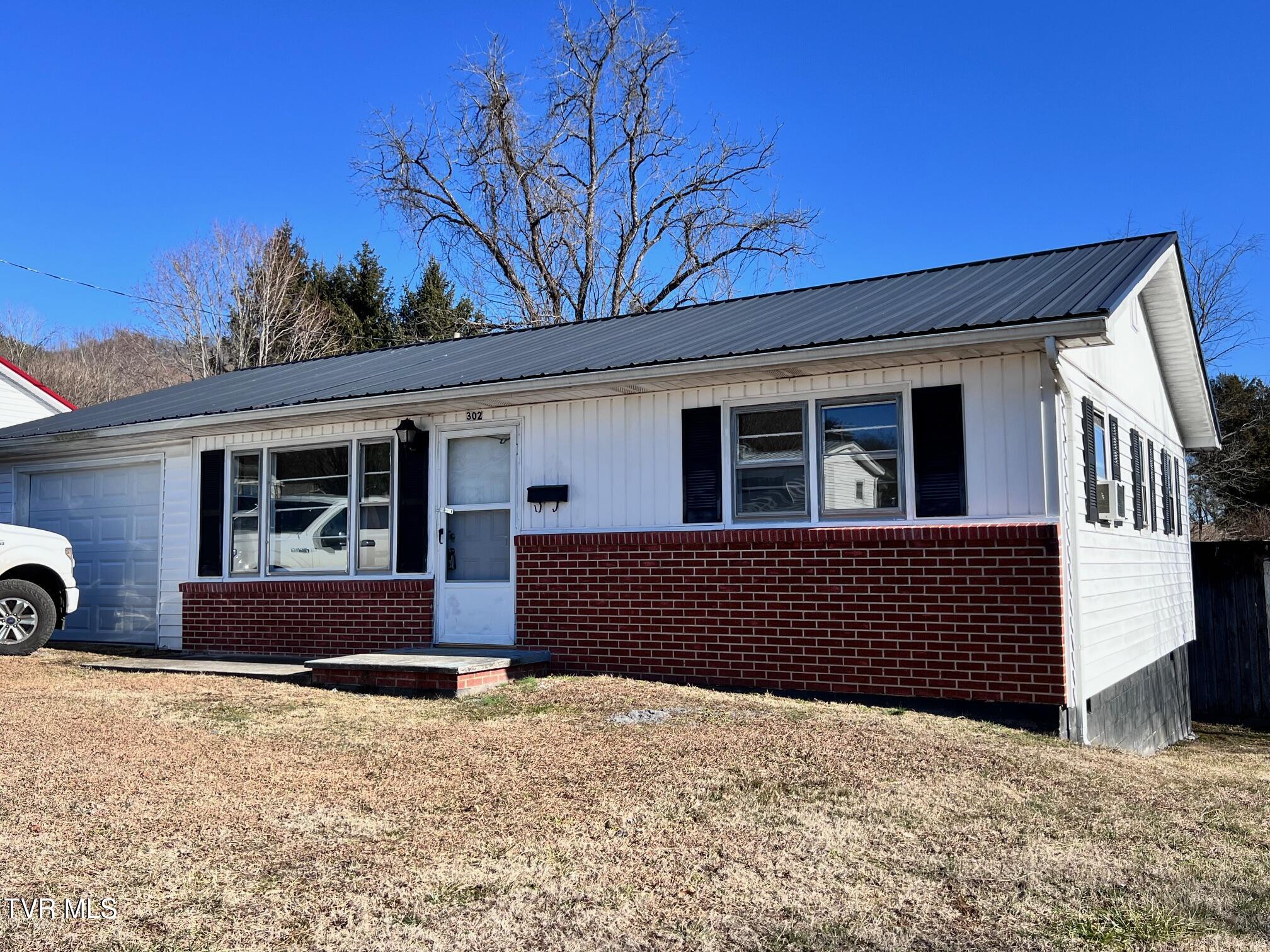 302 North Armstrong Street Property Photo