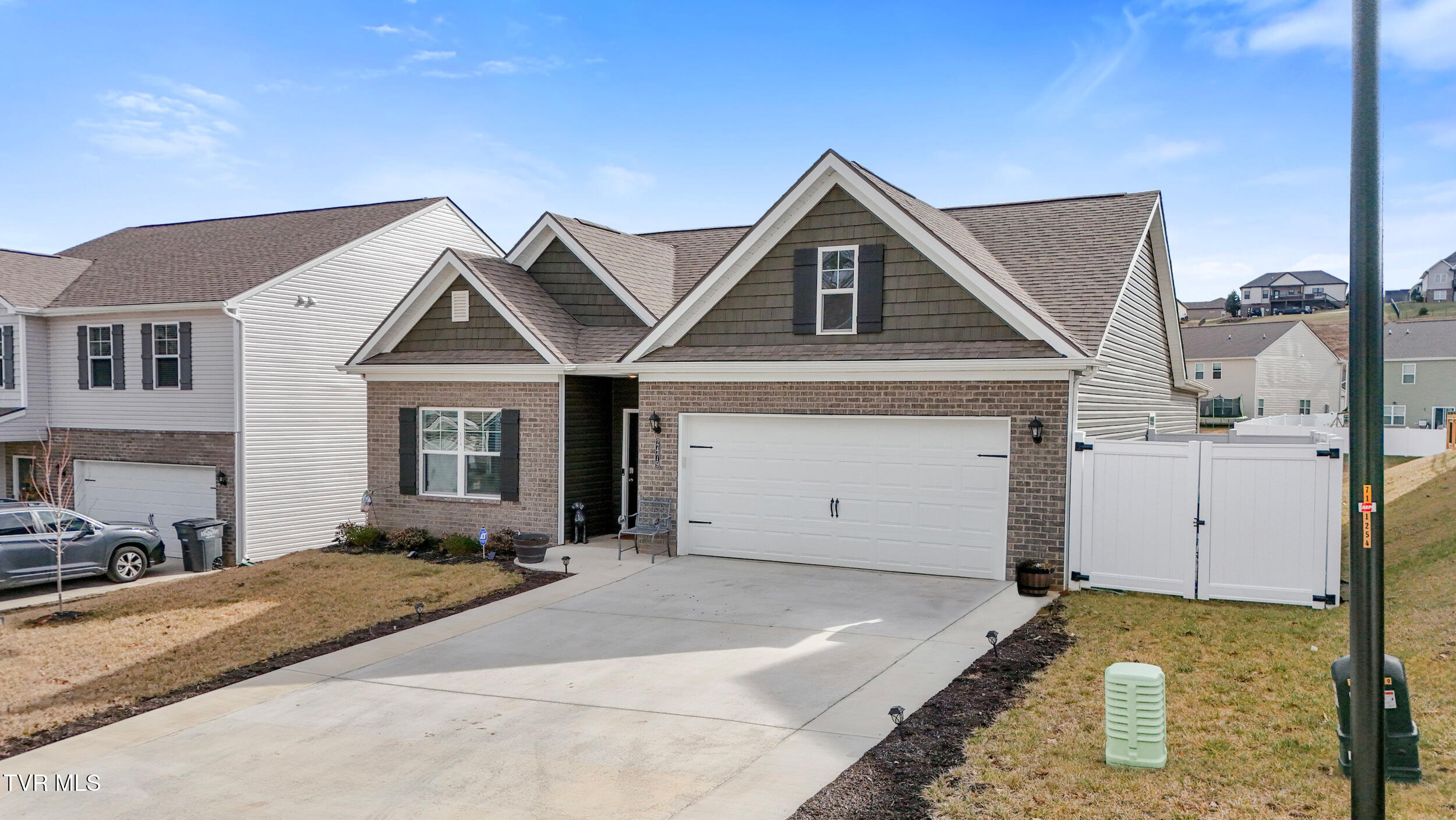 2479 Bridgeforth Crossing Property Photo 4