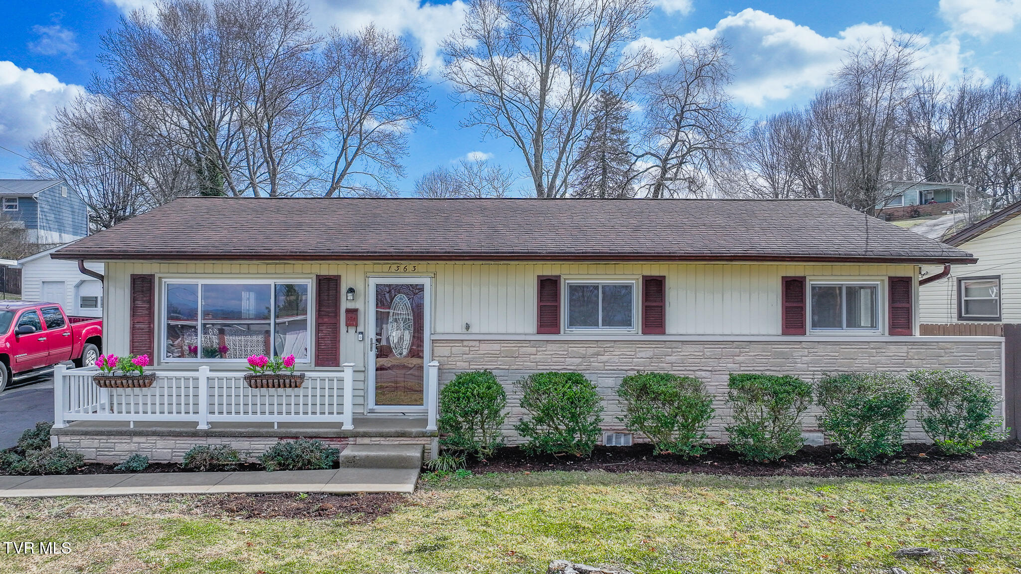 1363 Lafayette Circle Property Photo